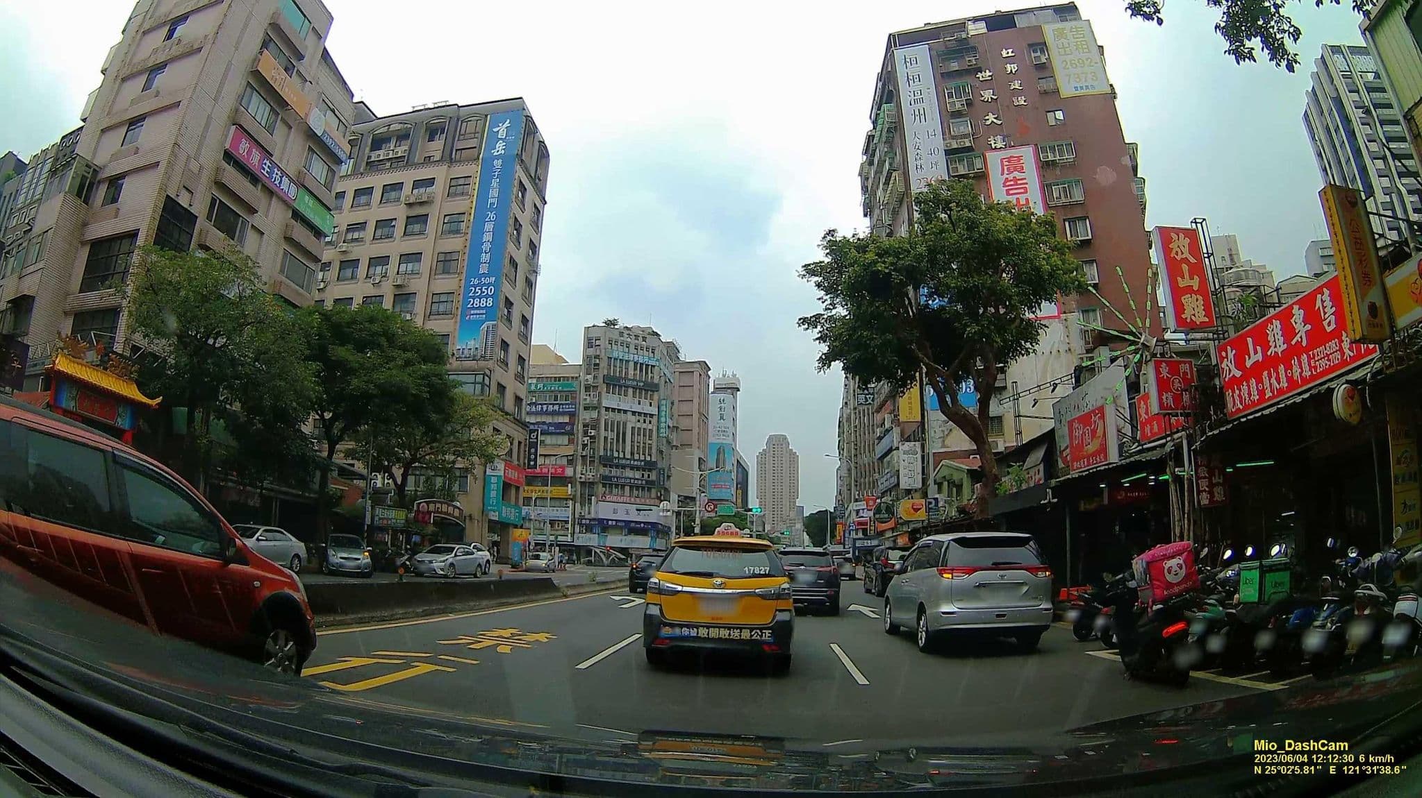 Street view near 東門旅店, Taipei — © hcyen (CC BY-SA · Mapillary)