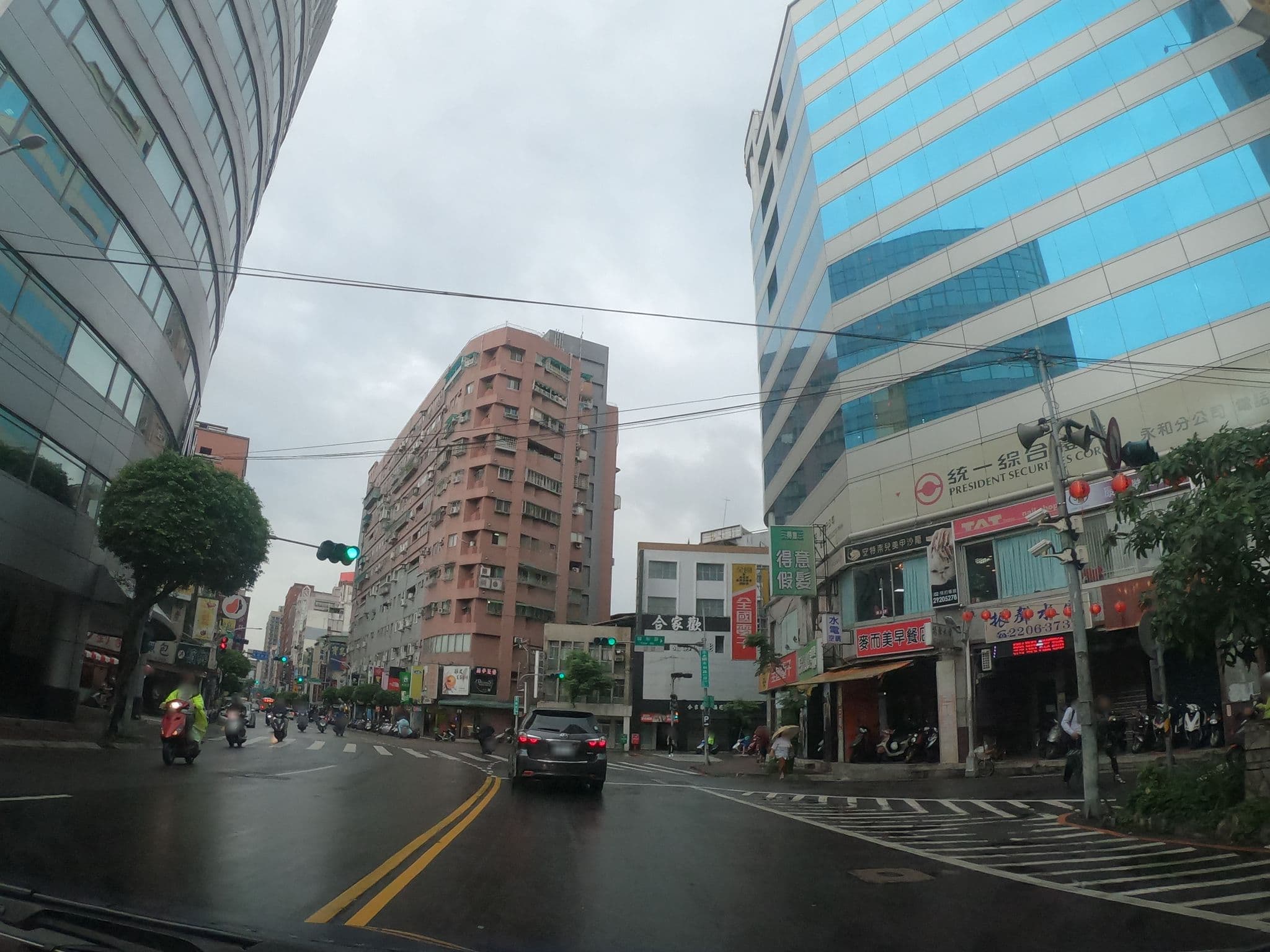 Street view near 柯達大飯店, Banqiao — © heretpe2019 (CC BY-SA · Mapillary)
