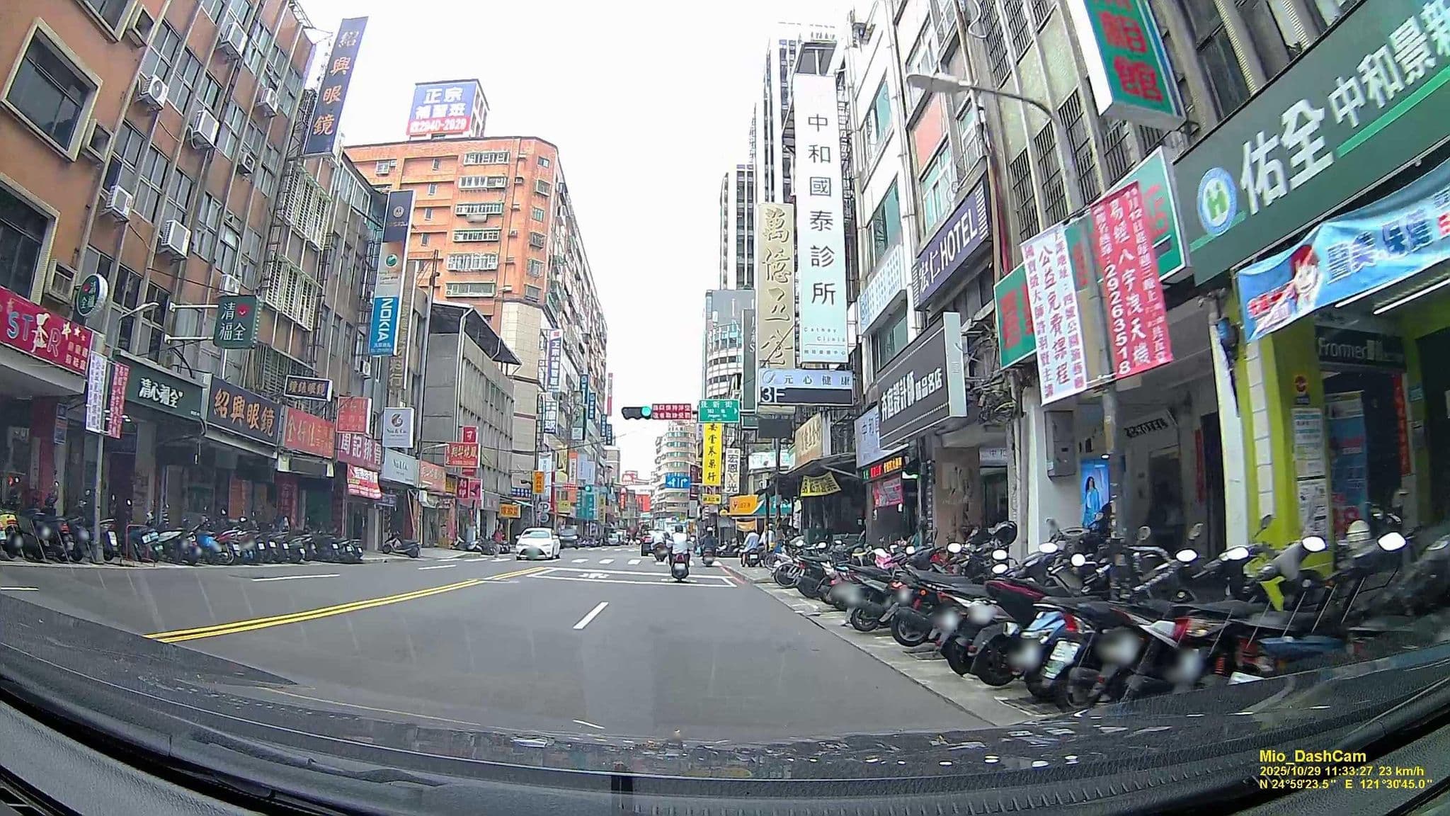 Street view near 宏仁旅社, Banqiao — © hcyen (CC BY-SA · Mapillary)