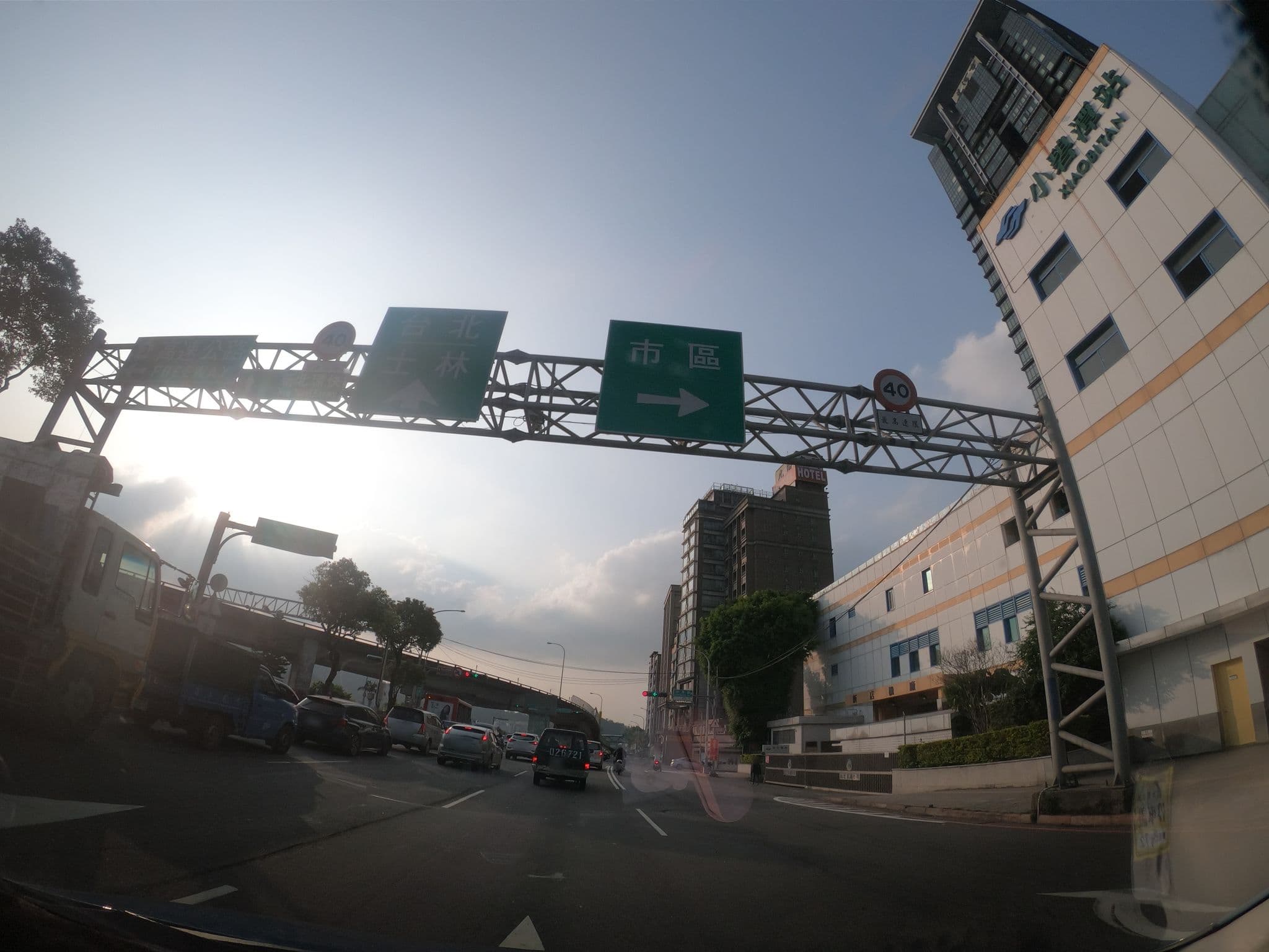Street view near 9Hotel, Banqiao — © heretpe2019 (CC BY-SA · Mapillary)