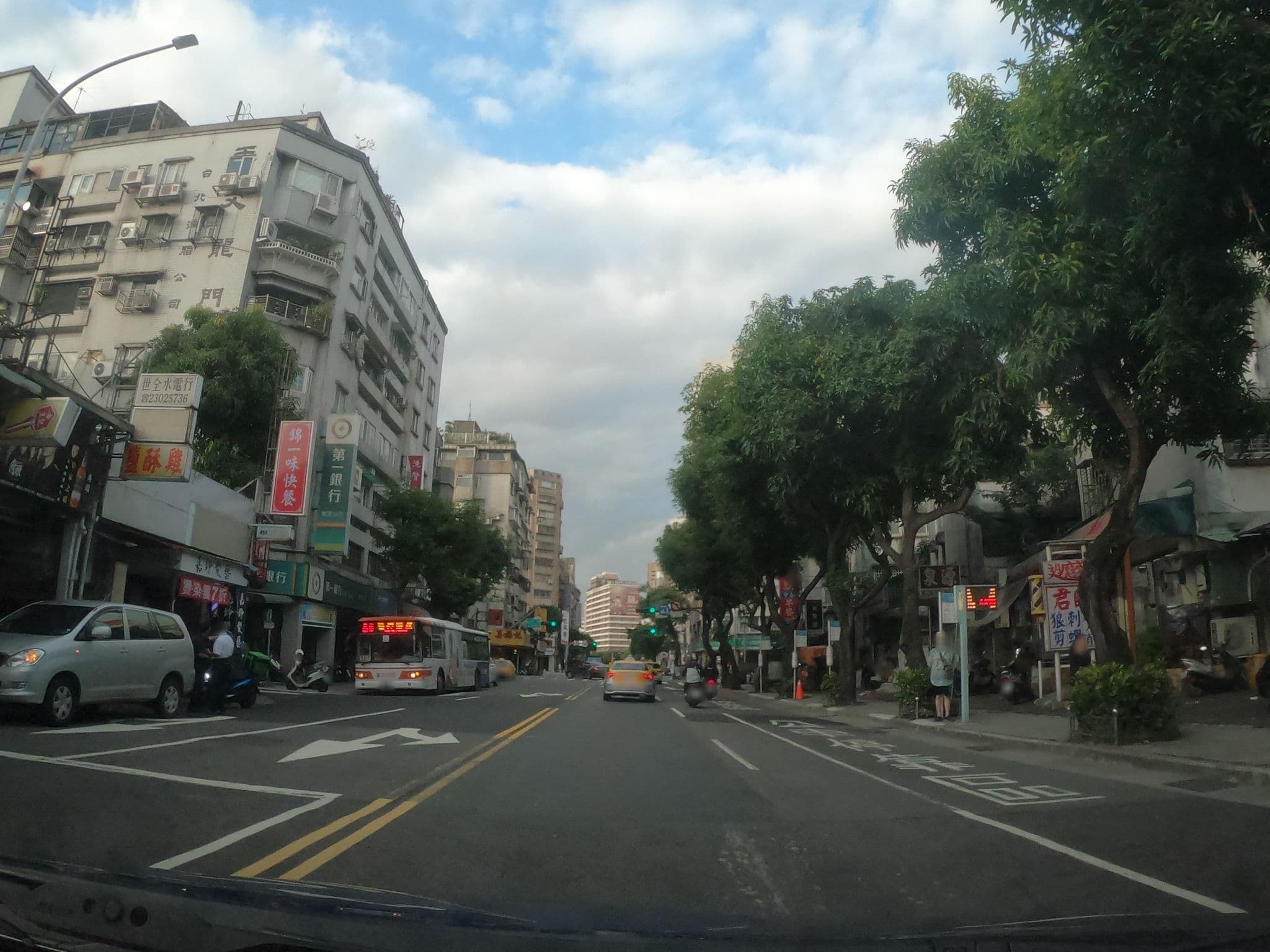 Street view near 立瀚會館 LiHan Hotel, Taipei — © heretpe2019 (CC BY-SA · Mapillary)