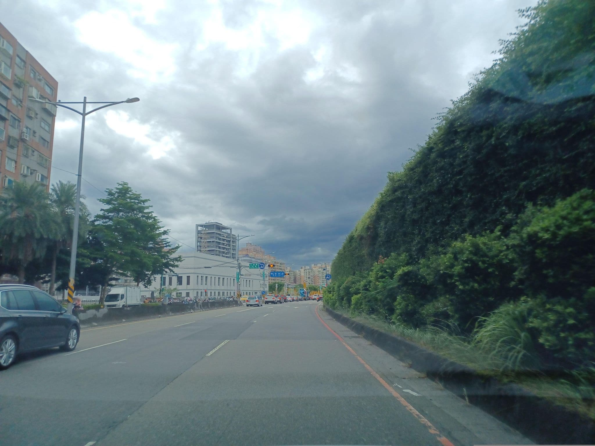 Street view near 愛摩兒motel, Banqiao — © lisbethw1130 (CC BY-SA · Mapillary)
