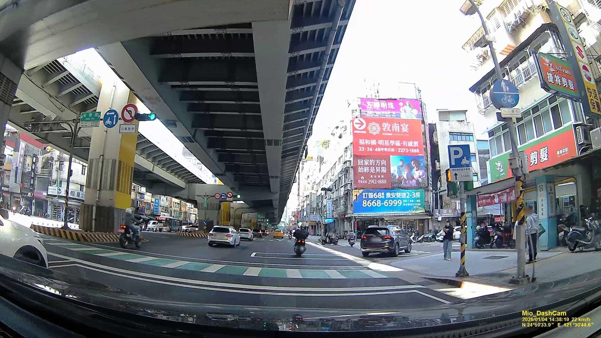 Street view near 中和旅舍, Banqiao — © hcyen (CC BY-SA · Mapillary)