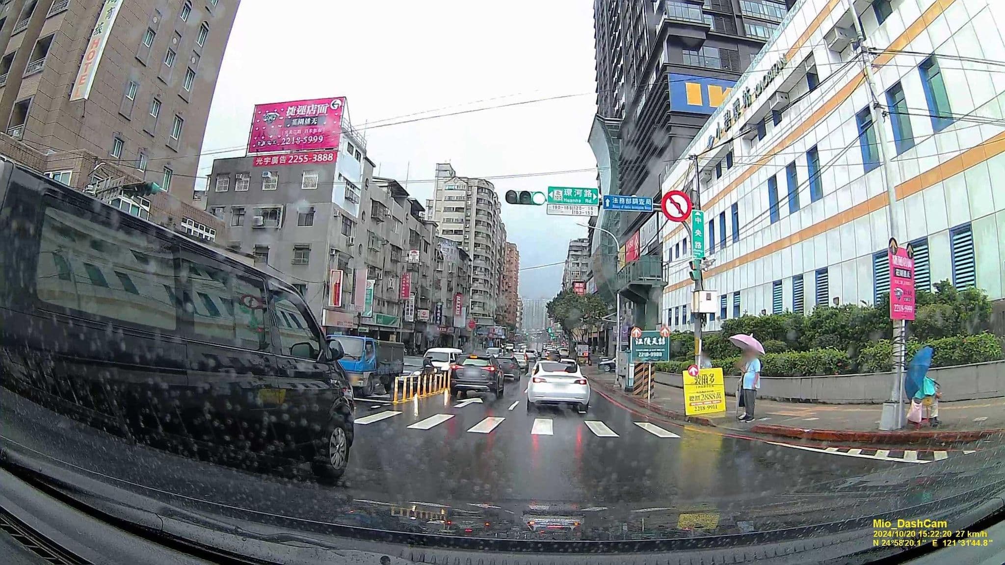 Street view near 九閣商務旅館, Banqiao — © hcyen (CC BY-SA · Mapillary)
