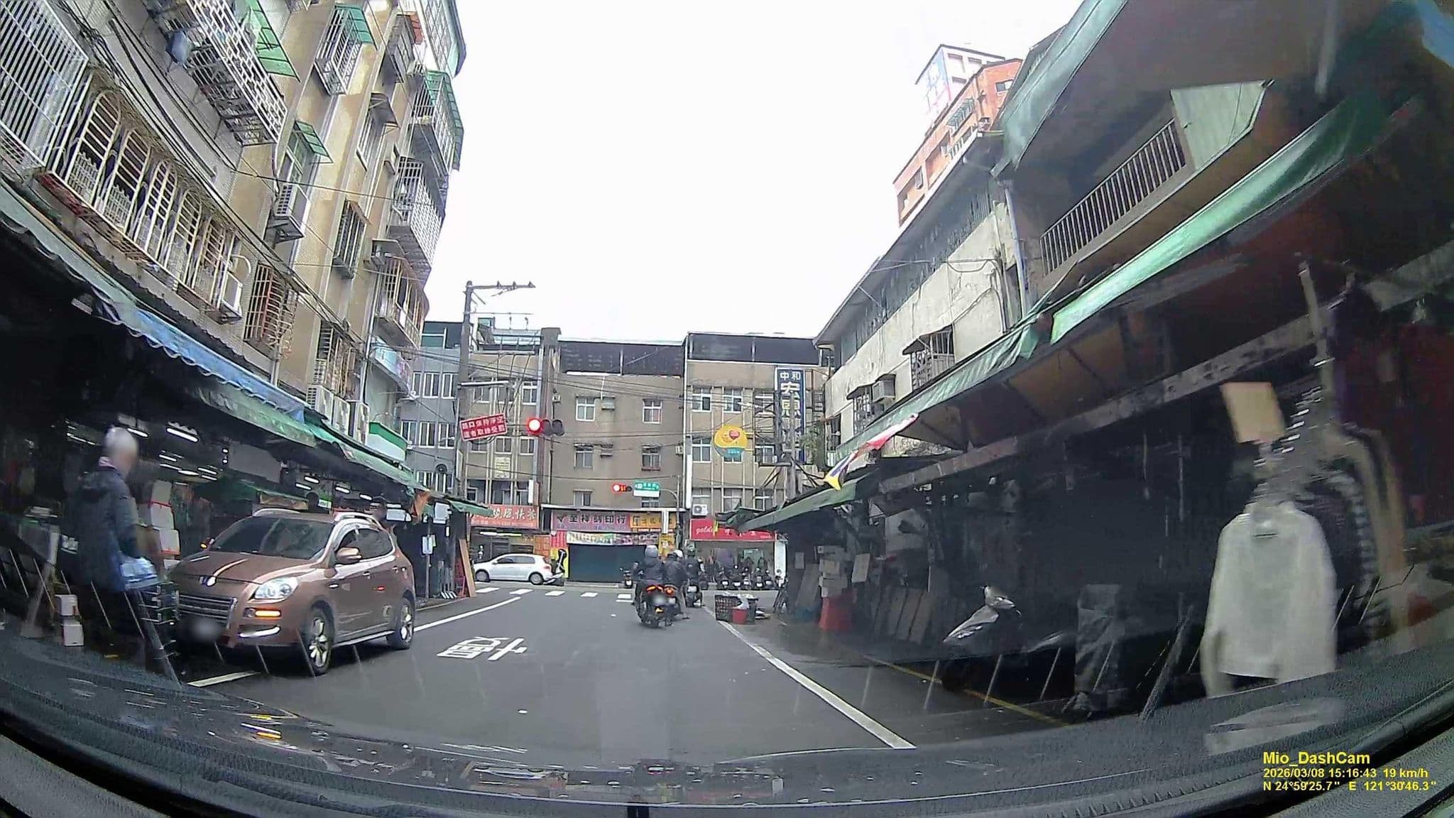 Street view near 宏仁賓館, Banqiao — © hcyen (CC BY-SA · Mapillary)