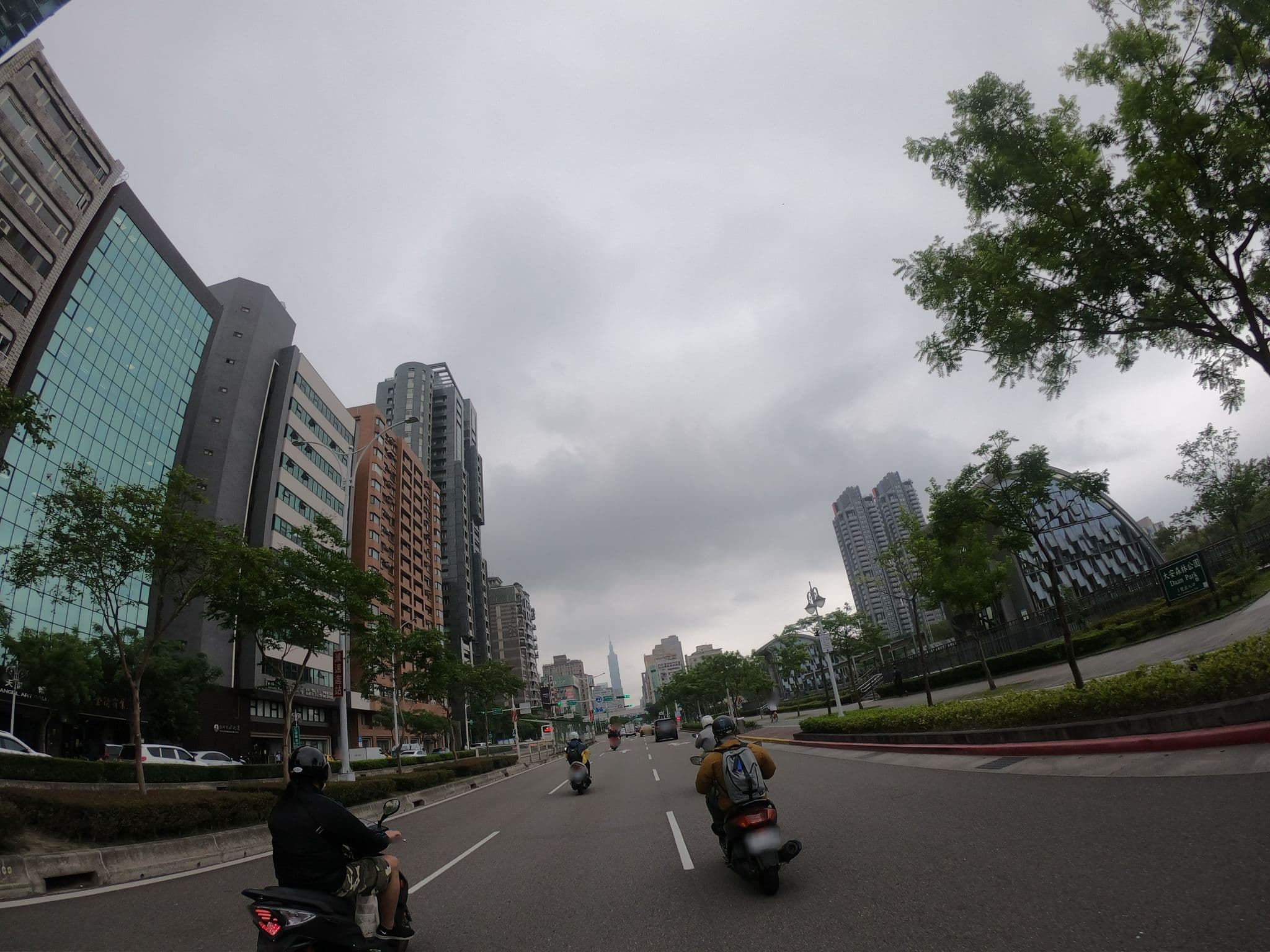 Street view near 羅莎飯店, Taipei — © heretpe2019 (CC BY-SA · Mapillary)