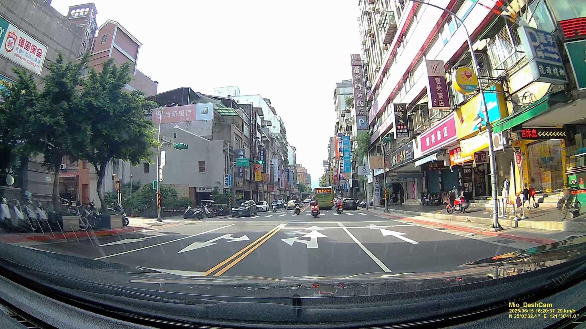 Street view near 江山大旅社, Taipei — © hcyen (CC BY-SA · Mapillary)