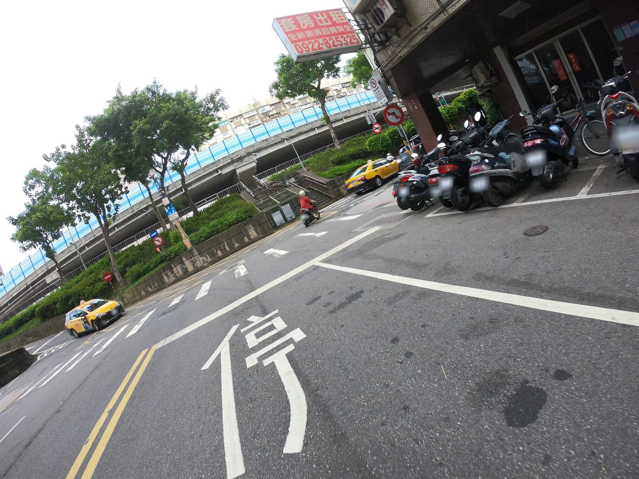 Street view near 新凱飯店, Taipei — © heretpe2019 (CC BY-SA · Mapillary)