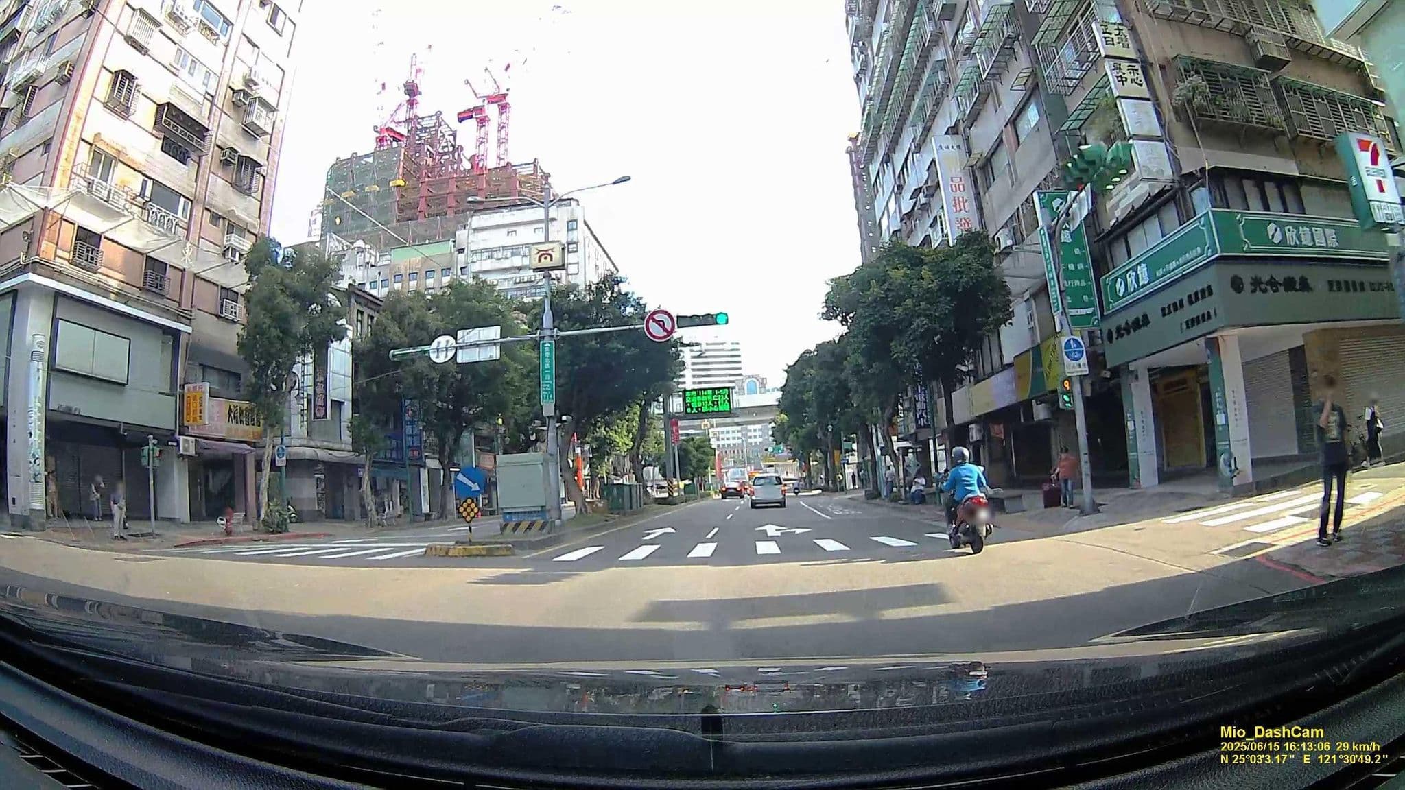 Street view near PENSION SK STAY台北車站民宿, Taipei — © hcyen (CC BY-SA · Mapillary)