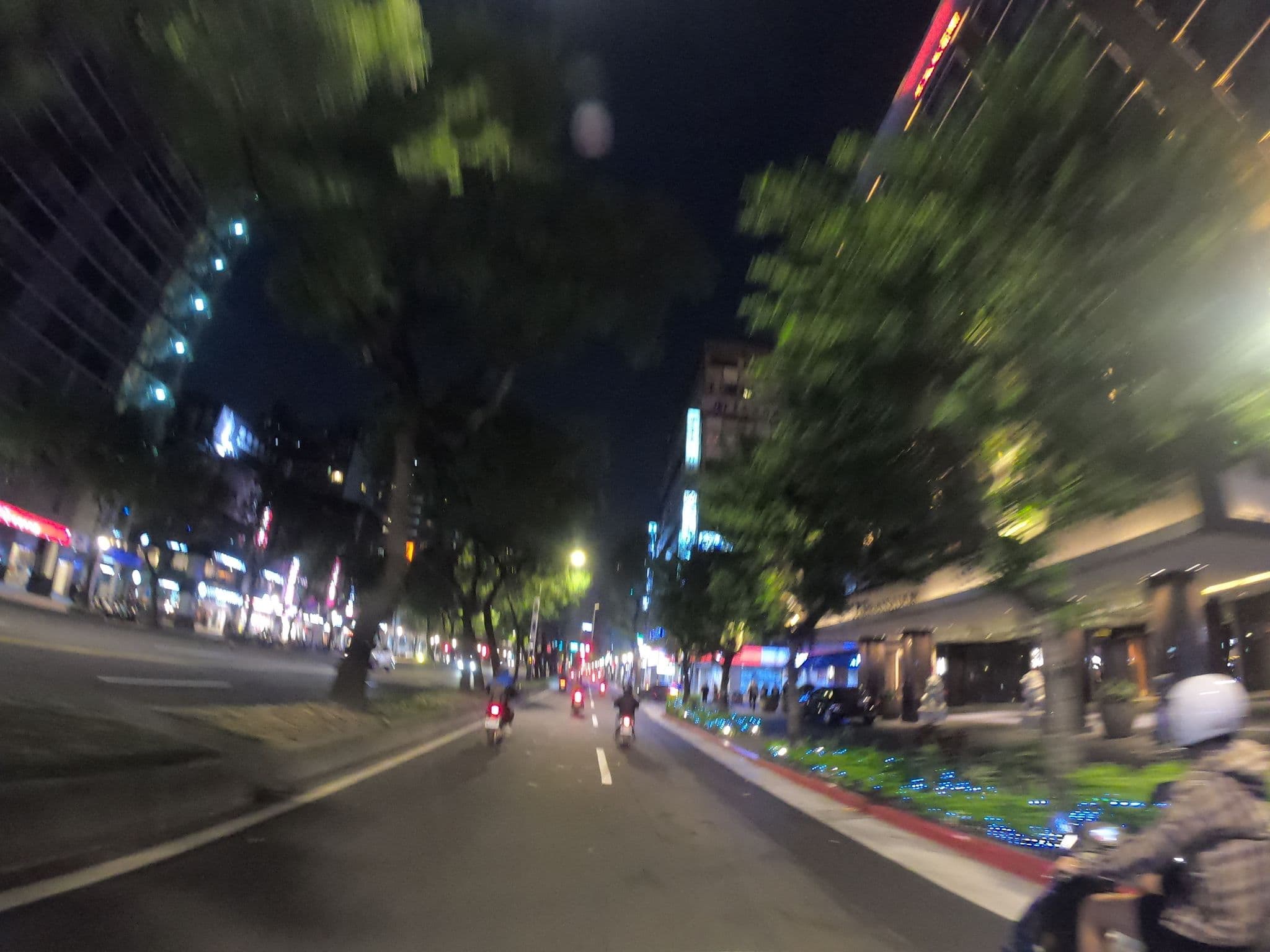 Street view near Ambassador Palace Hotel 國賓皇宮酒店, Taipei — © heretpe2019 (CC BY-SA · Mapillary)