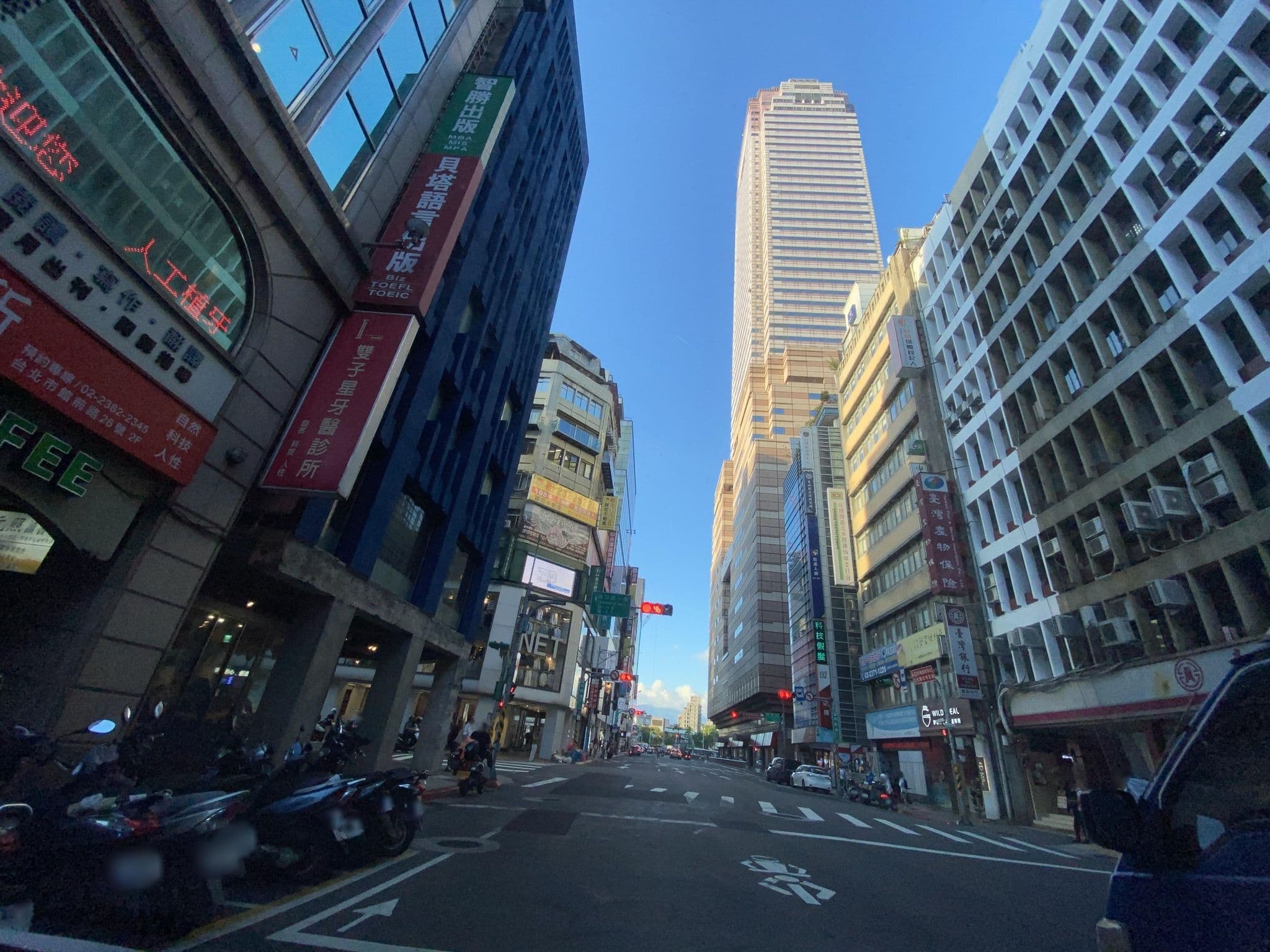 Street view near NEO SOHO, Taipei — © irvinfly (CC BY-SA · Mapillary)