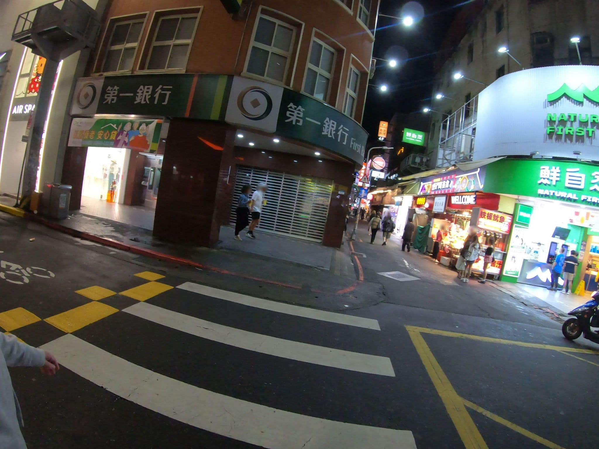 Street view near 西门町台北日记旅馆, Taipei — © algirdasc (CC BY-SA · Mapillary)
