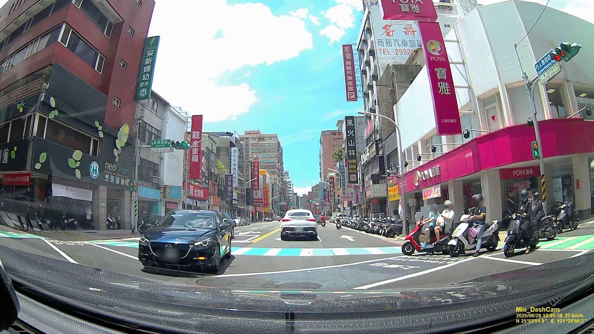 Street view near 名爵汽車旅館, Taipei — © hcyen (CC BY-SA · Mapillary)