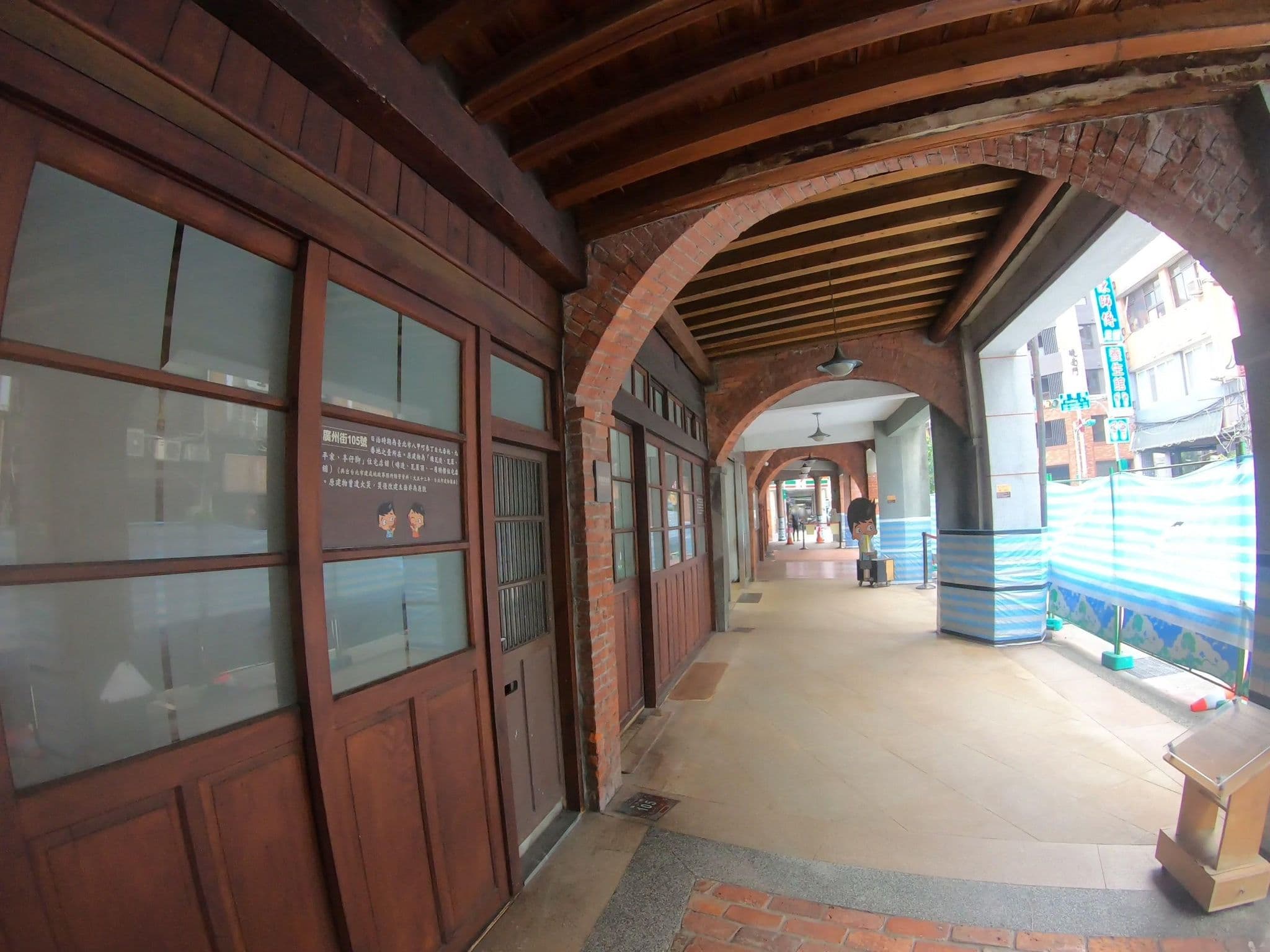 Street view near 龍蝦先生的秘密巢穴 Mr Lobster's Secret Den, Taipei — © algirdasc (CC BY-SA · Mapillary)