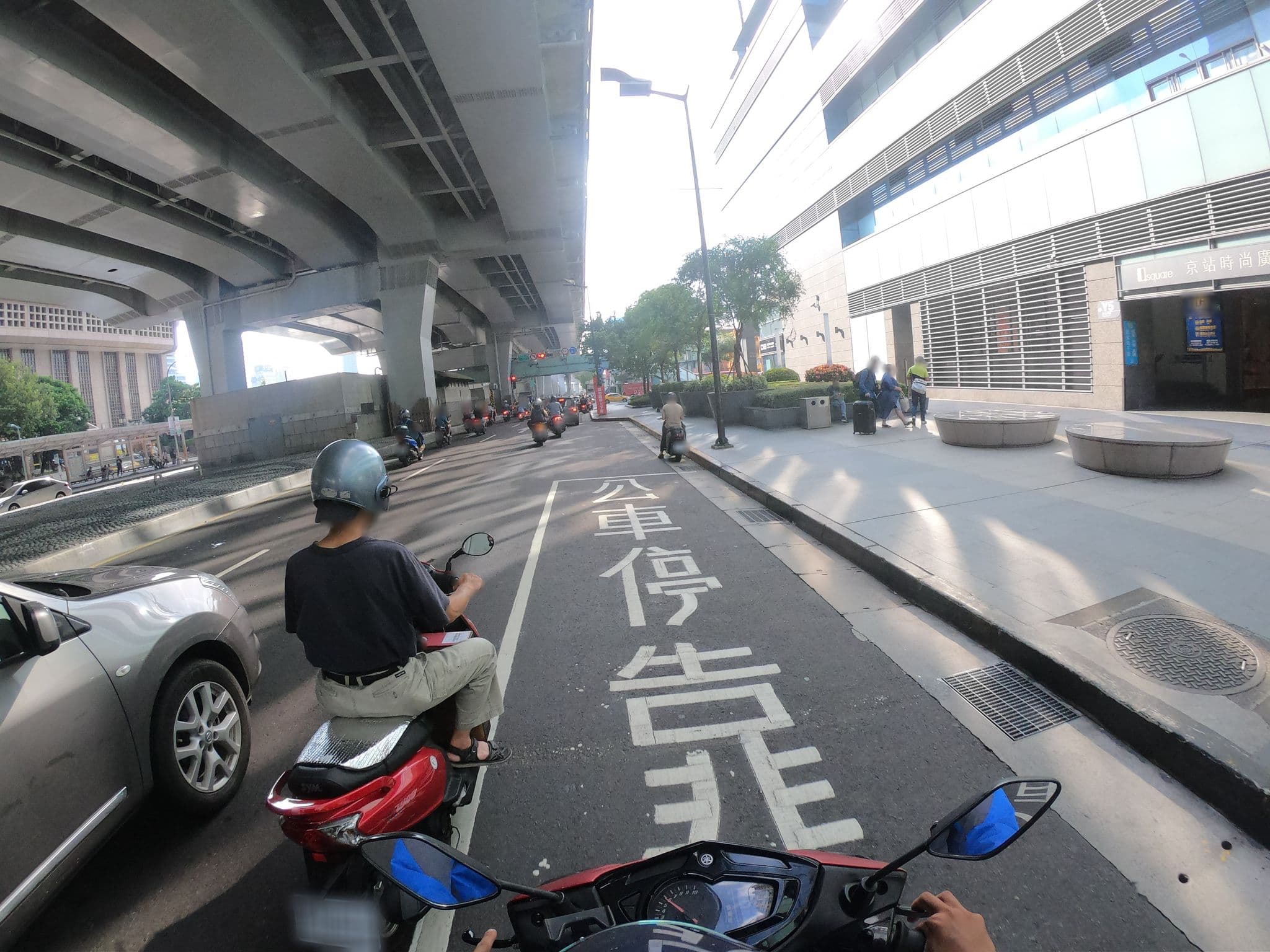 Street view near 君品酒店 Palais de Chine Hotel, Taipei — © heretpe2019 (CC BY-SA · Mapillary)
