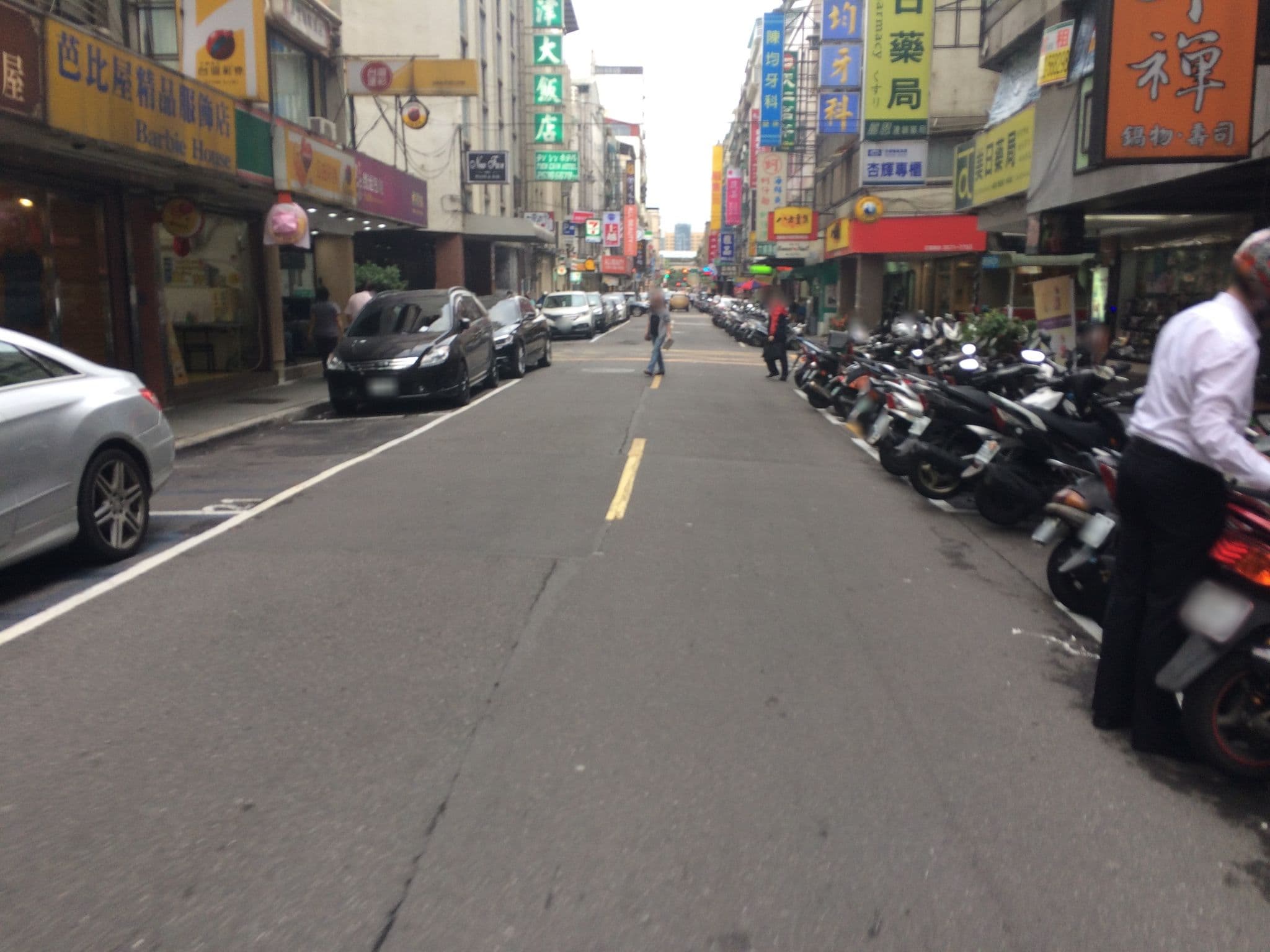 Street view near 天津大飯店 Tien Chin Hotel, Taipei — © shangkuanlc (CC BY-SA · Mapillary)