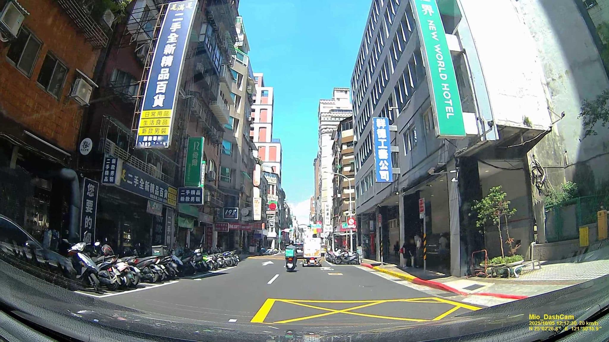 Street view near 新仕界旅館, Taipei — © hcyen (CC BY-SA · Mapillary)