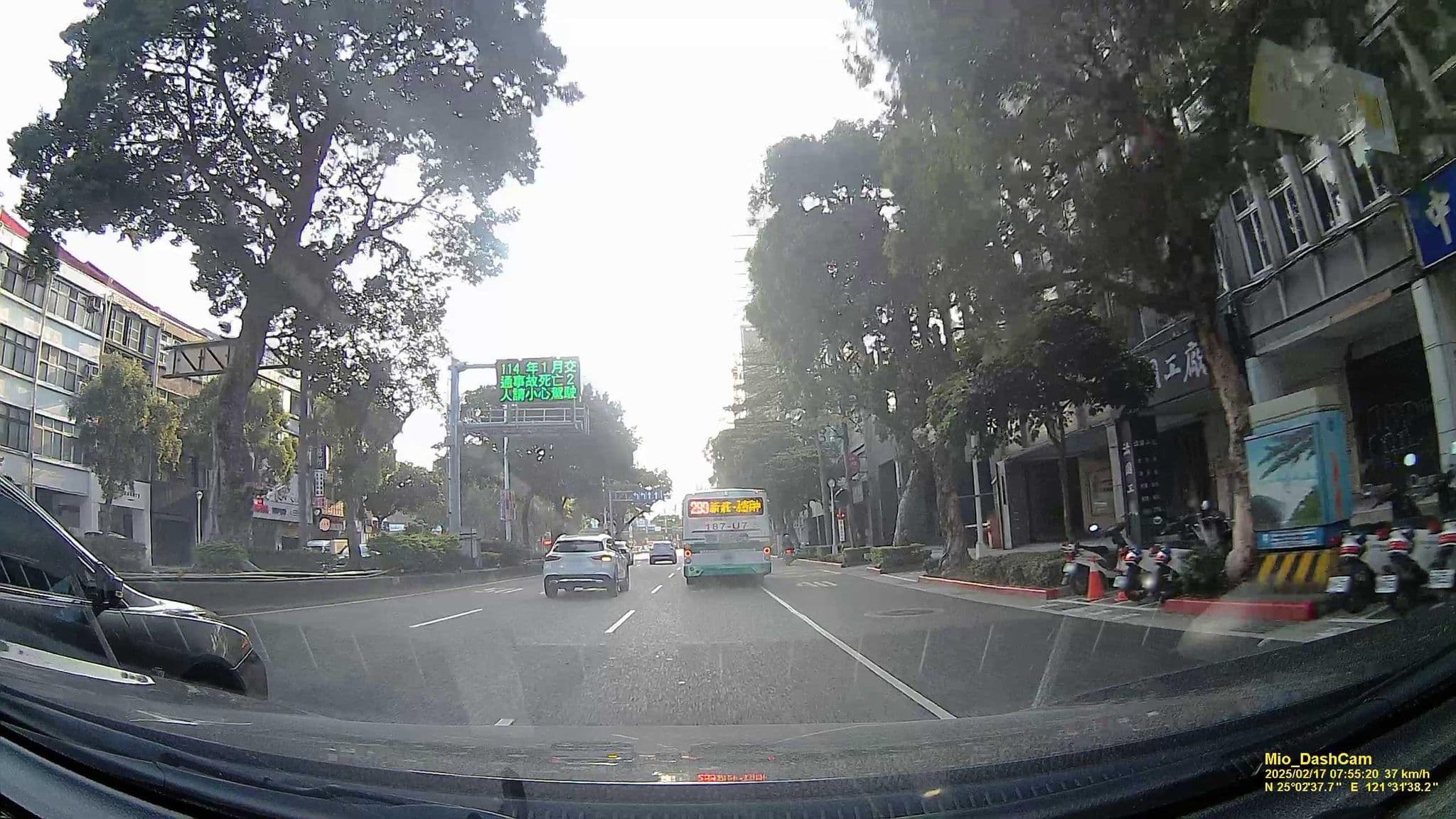 Street view near 台北俏皮屋民宿 Taipei Cheeky House, Taipei — © hcyen (CC BY-SA · Mapillary)