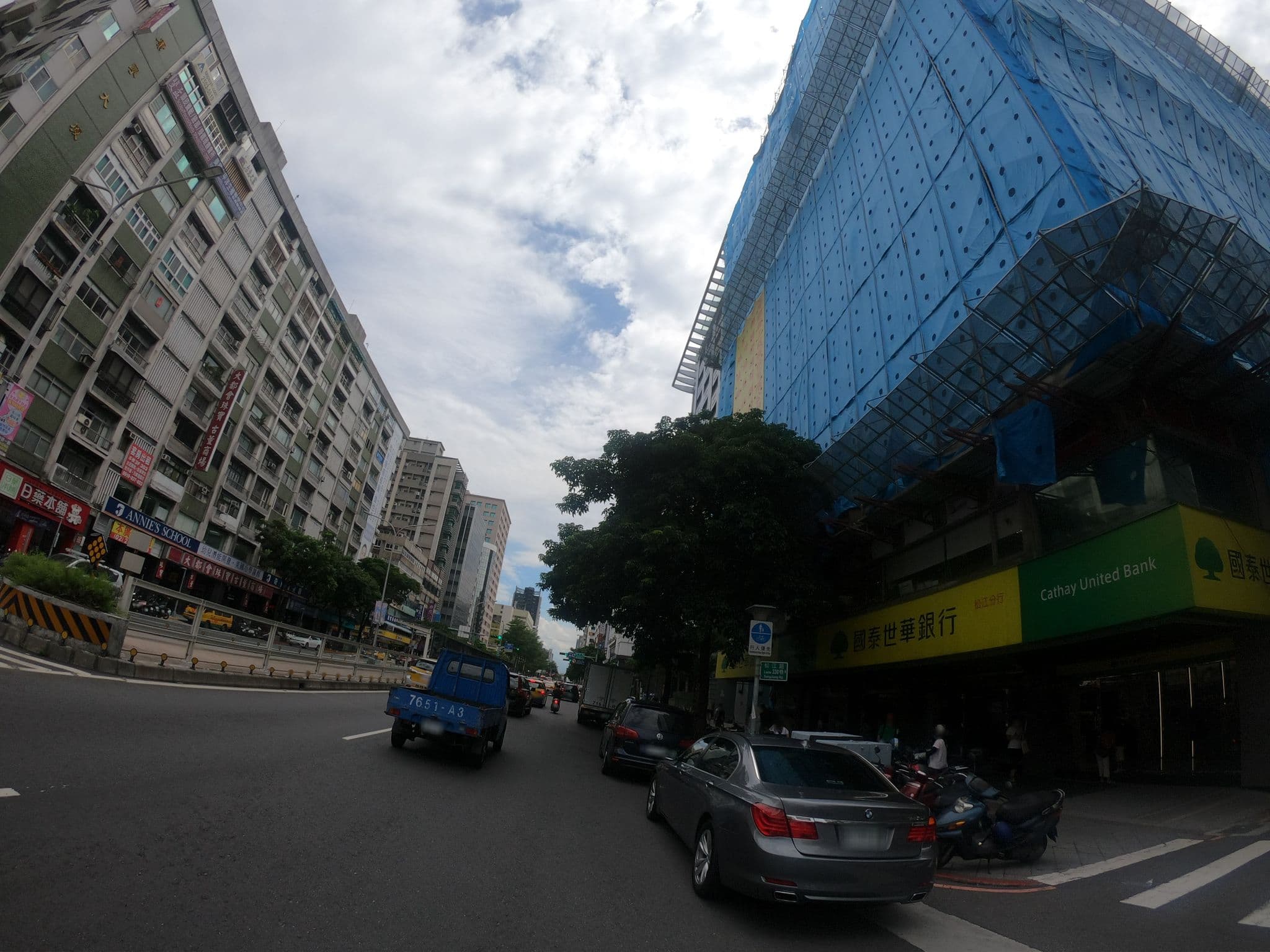 Street view near 娜路彎大酒店, Taipei — © heretpe2019 (CC BY-SA · Mapillary)