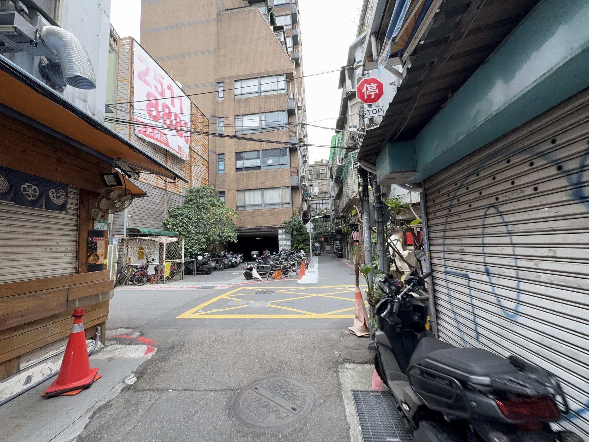 Street view near 西門之星, Taipei — © filipb (CC BY-SA · Mapillary)