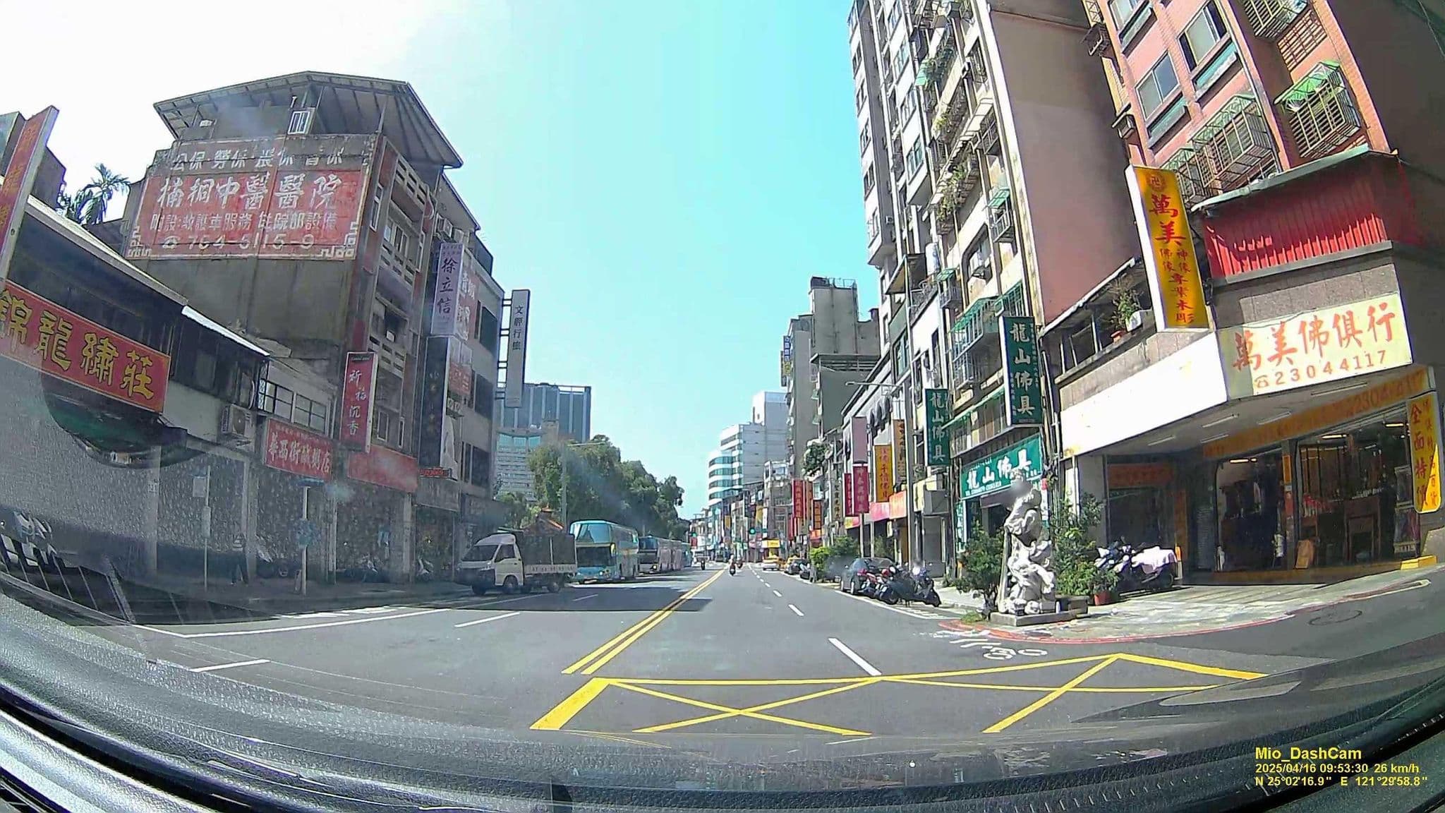 Street view near 聯賓大旅社, Taipei — © hcyen (CC BY-SA · Mapillary)