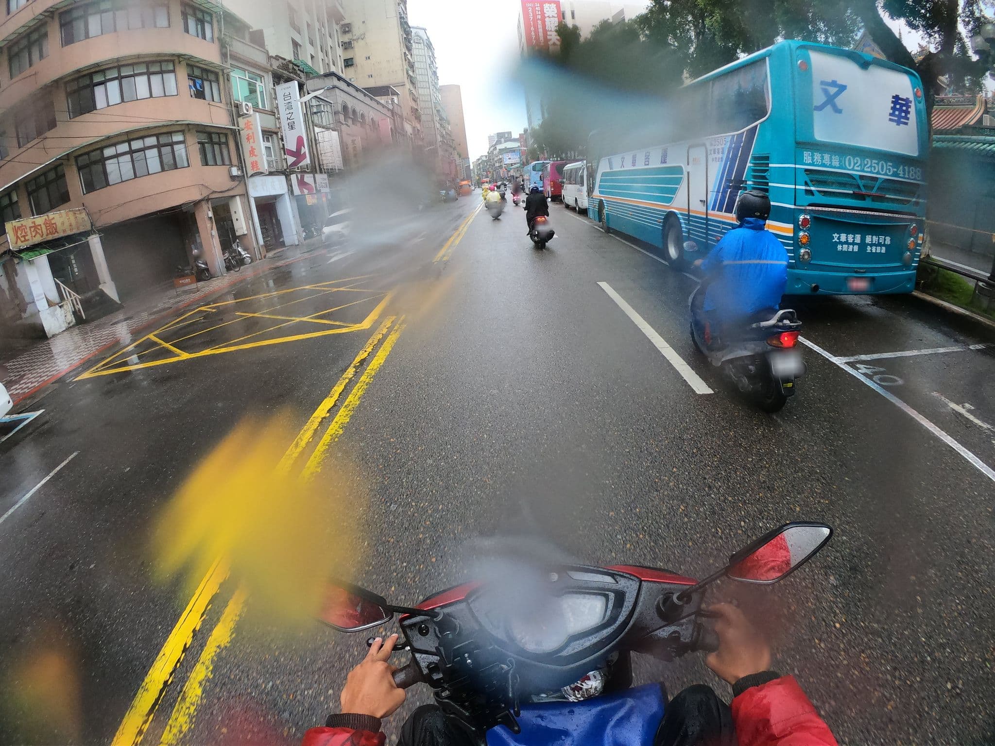 Street view near 龍山商旅 Longshan Hotel, Taipei — © heretpe2019 (CC BY-SA · Mapillary)