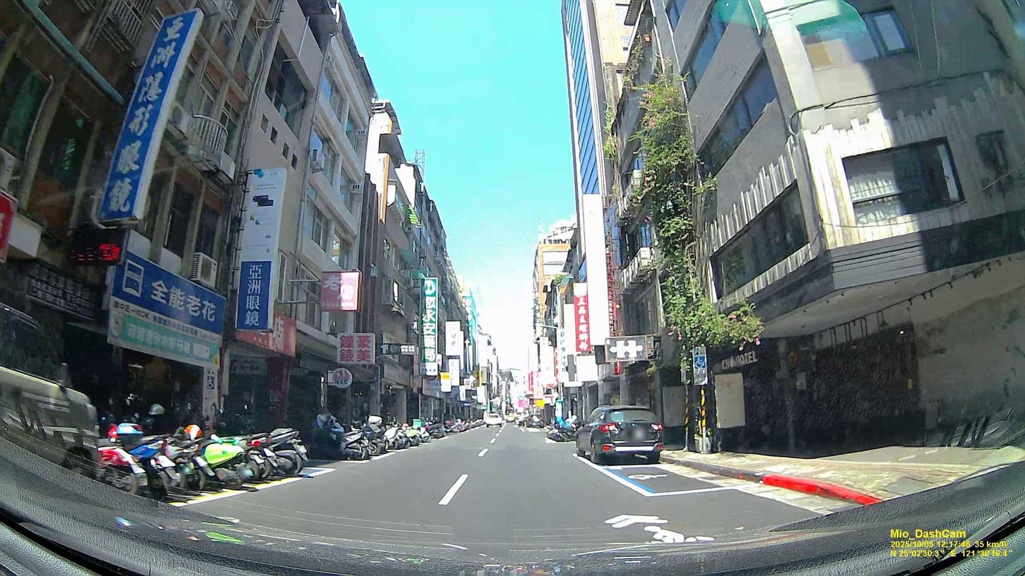 Street view near 町．記憶旅店 Cho Hotel, Taipei — © hcyen (CC BY-SA · Mapillary)