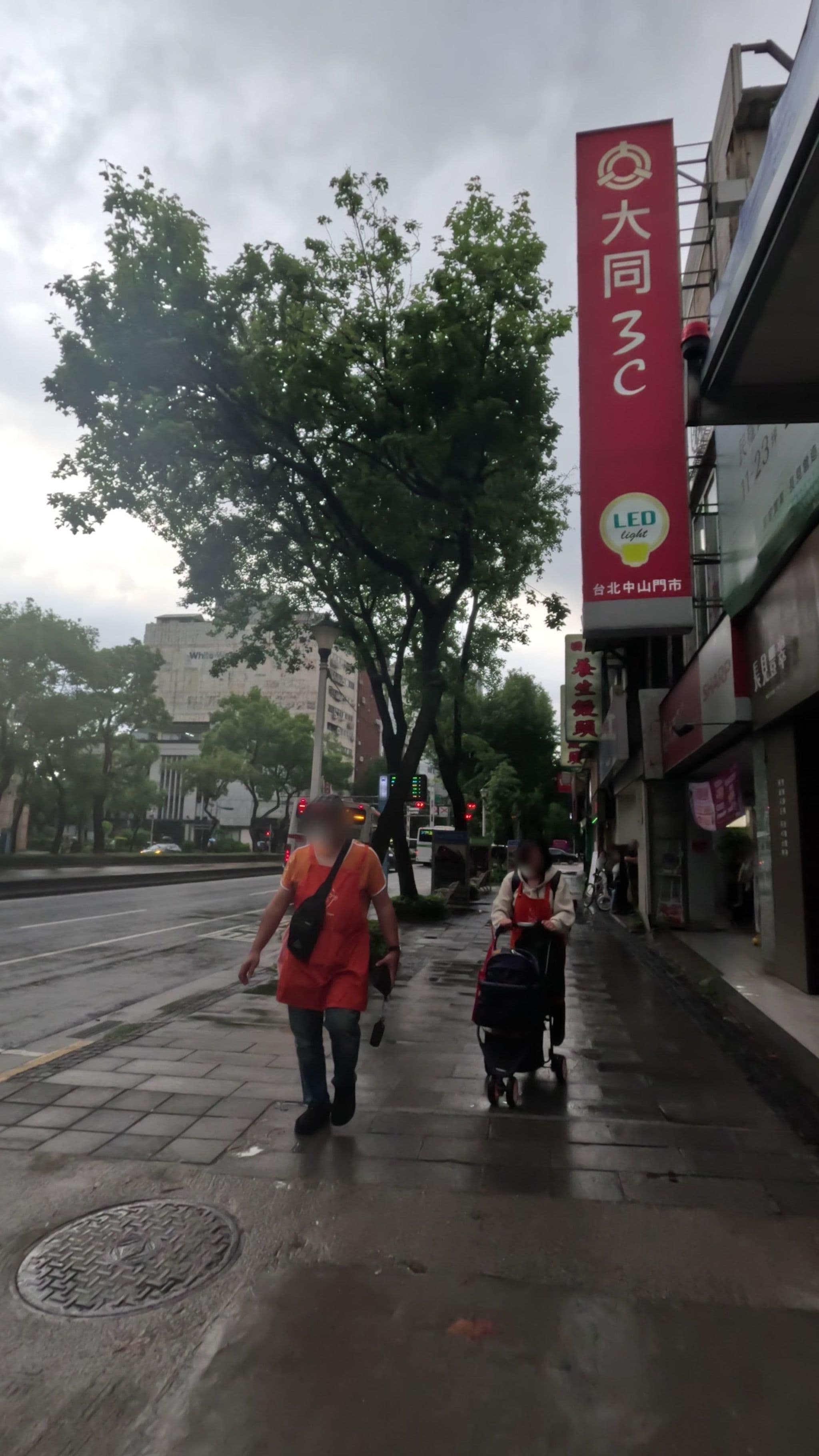 Street view near Teeya Apartment, Taipei — © komali2 (CC BY-SA · Mapillary)