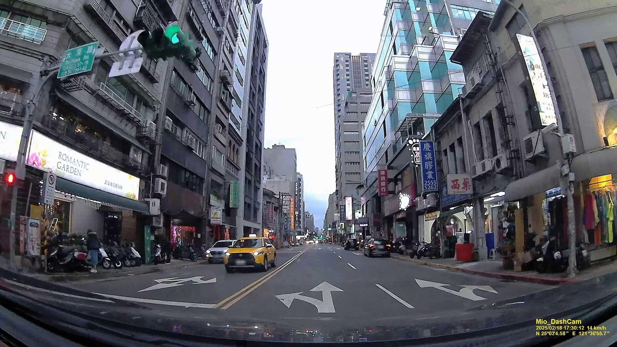 Street view near Homey Hostel Taipei, Taipei — © hcyen (CC BY-SA · Mapillary)