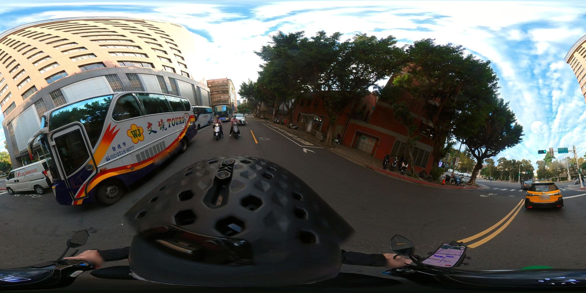 Street view near 台北喜來登大飯店 Sheraton Grand Taipei Hotel, Taipei — © irvinfly (CC BY-SA · Mapillary)