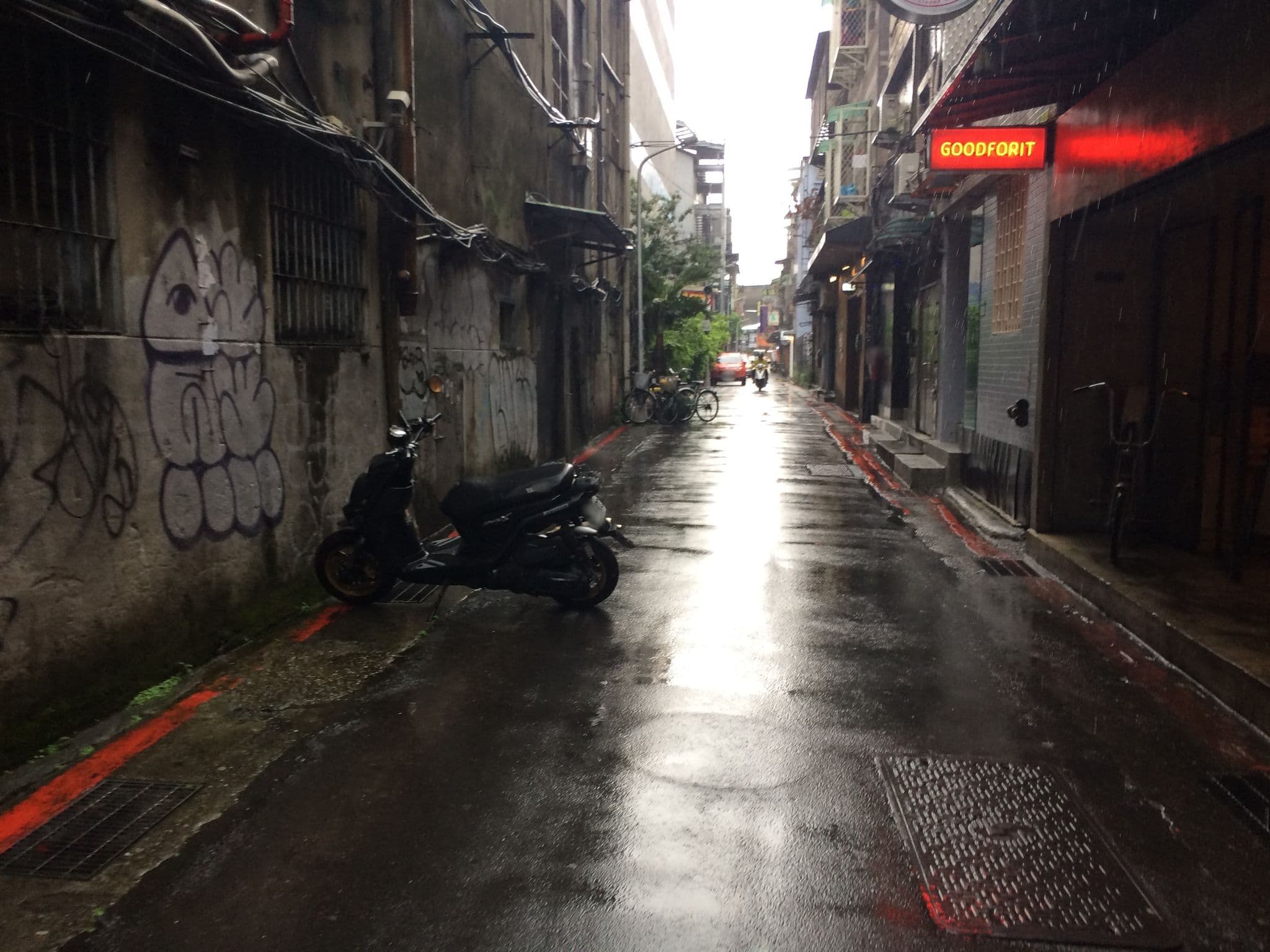 Street view near 來來旅館, Taipei — © shangkuanlc (CC BY-SA · Mapillary)
