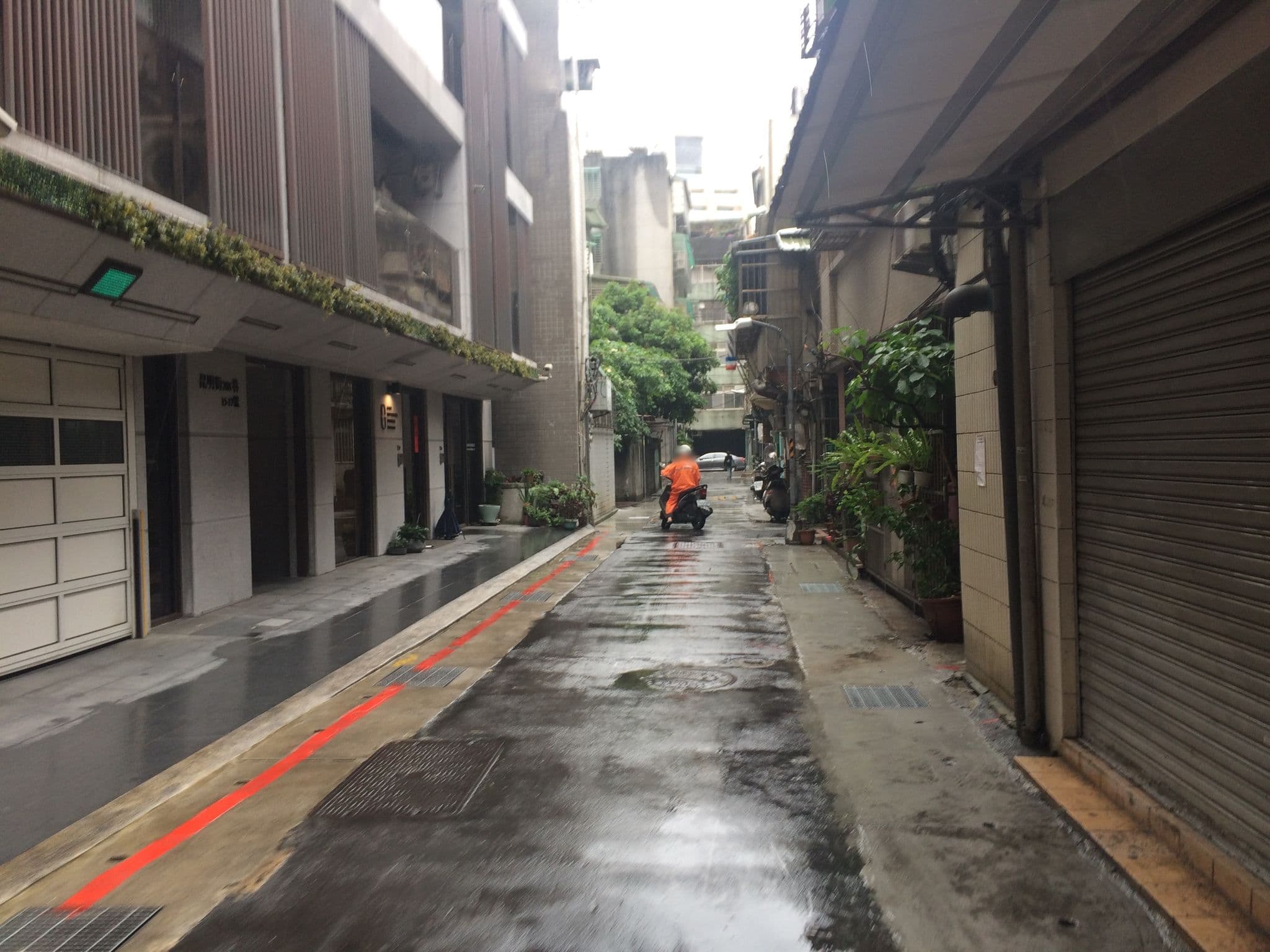 Street view near 東南亞旅社, Taipei — © shangkuanlc (CC BY-SA · Mapillary)