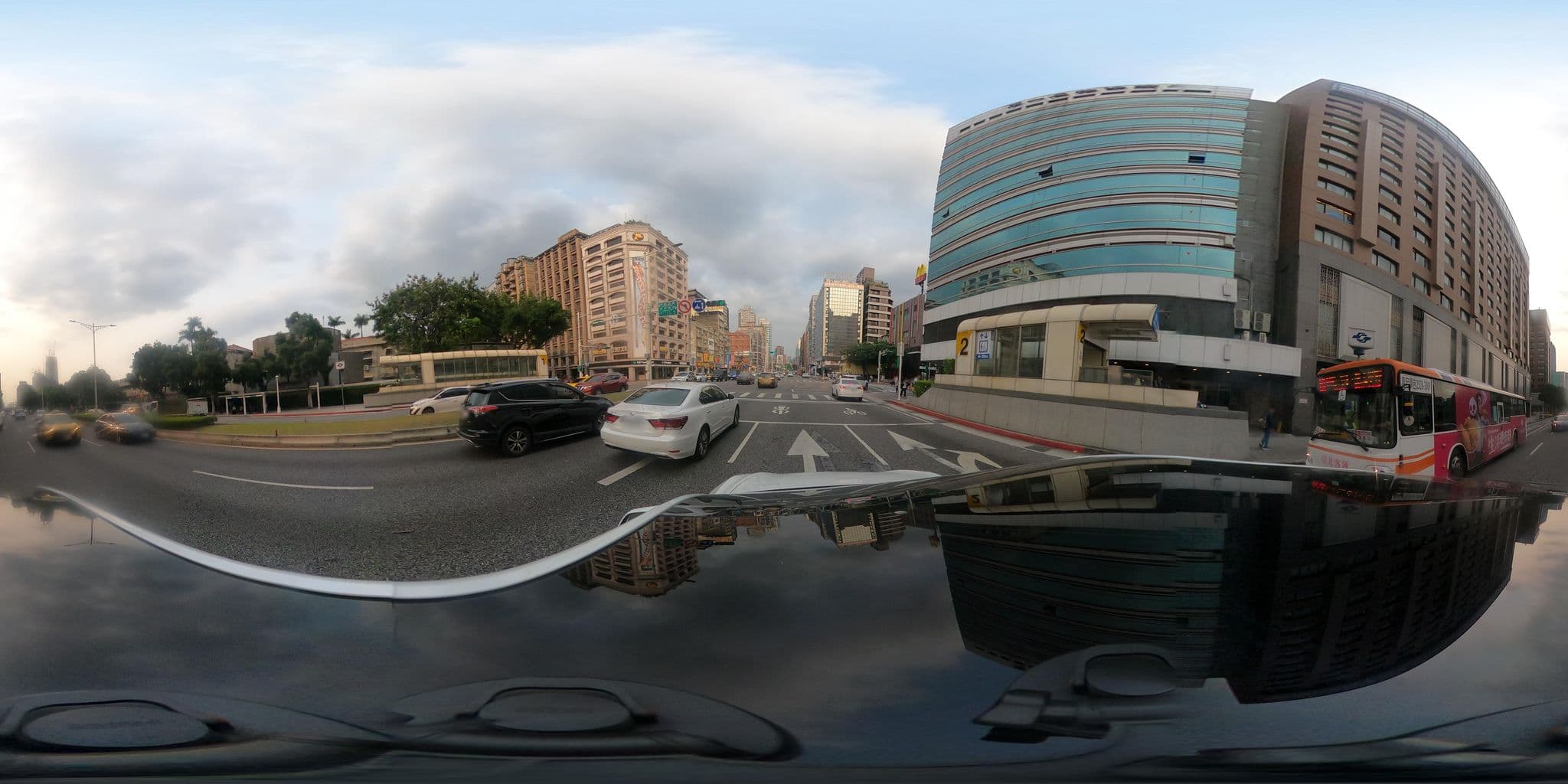 Street view near Sheraton Spa, Taipei — © lisbethw1130 (CC BY-SA · Mapillary)