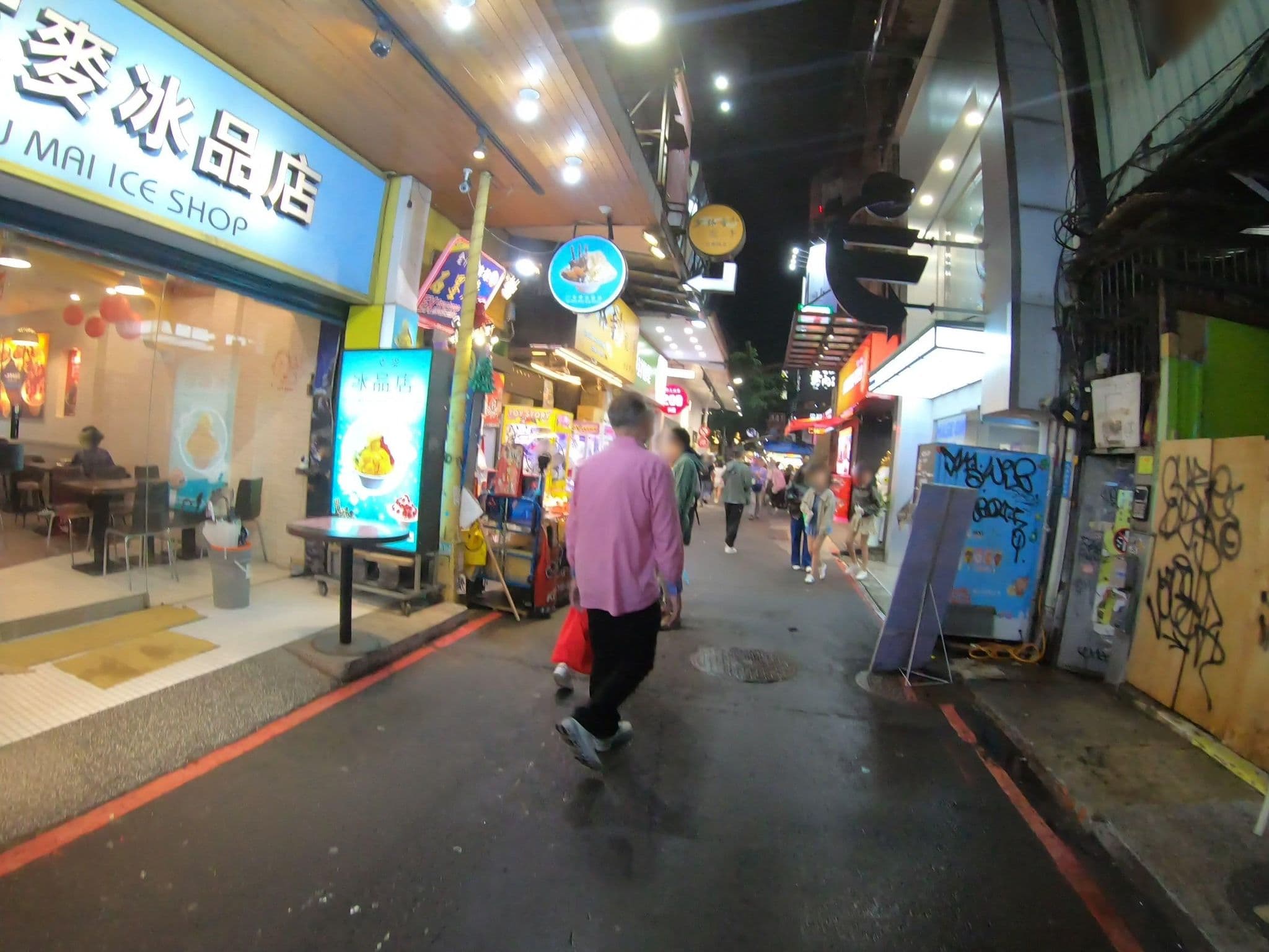 Street view near 陸號行旅-西門館 Hotel 6-Ximen, Taipei — © algirdasc (CC BY-SA · Mapillary)