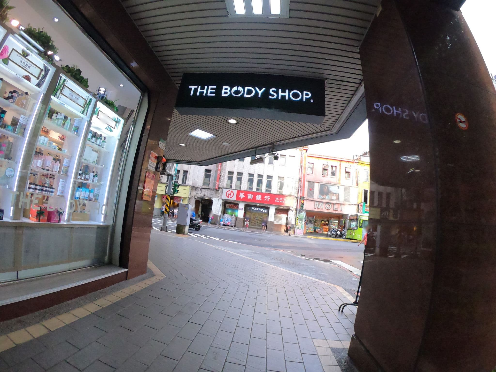 Street view near 台北市中正區, Taipei — © heretpe2019 (CC BY-SA · Mapillary)