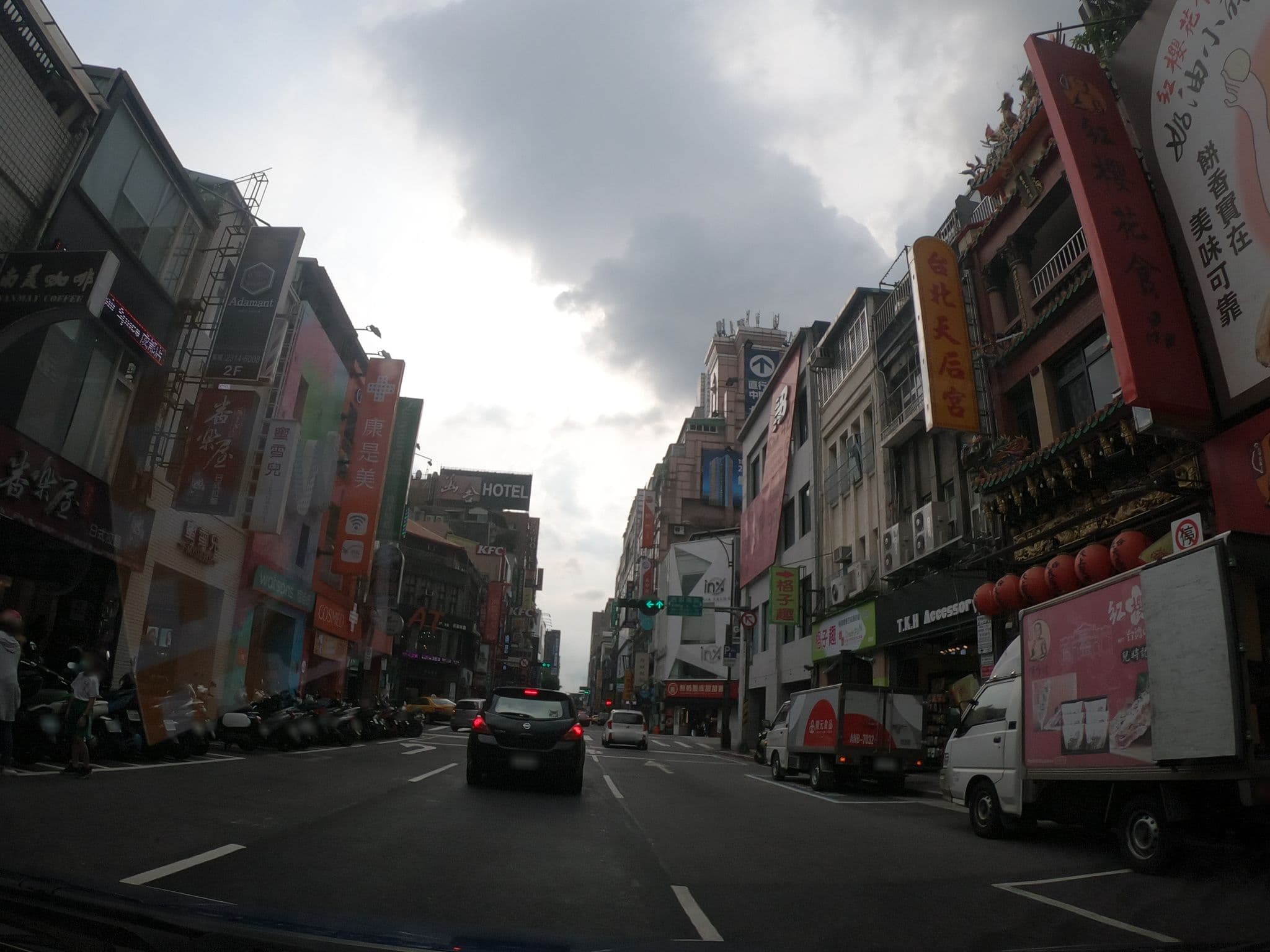 Street view near 陸號行旅 Hotel 6, Taipei — © heretpe2019 (CC BY-SA · Mapillary)