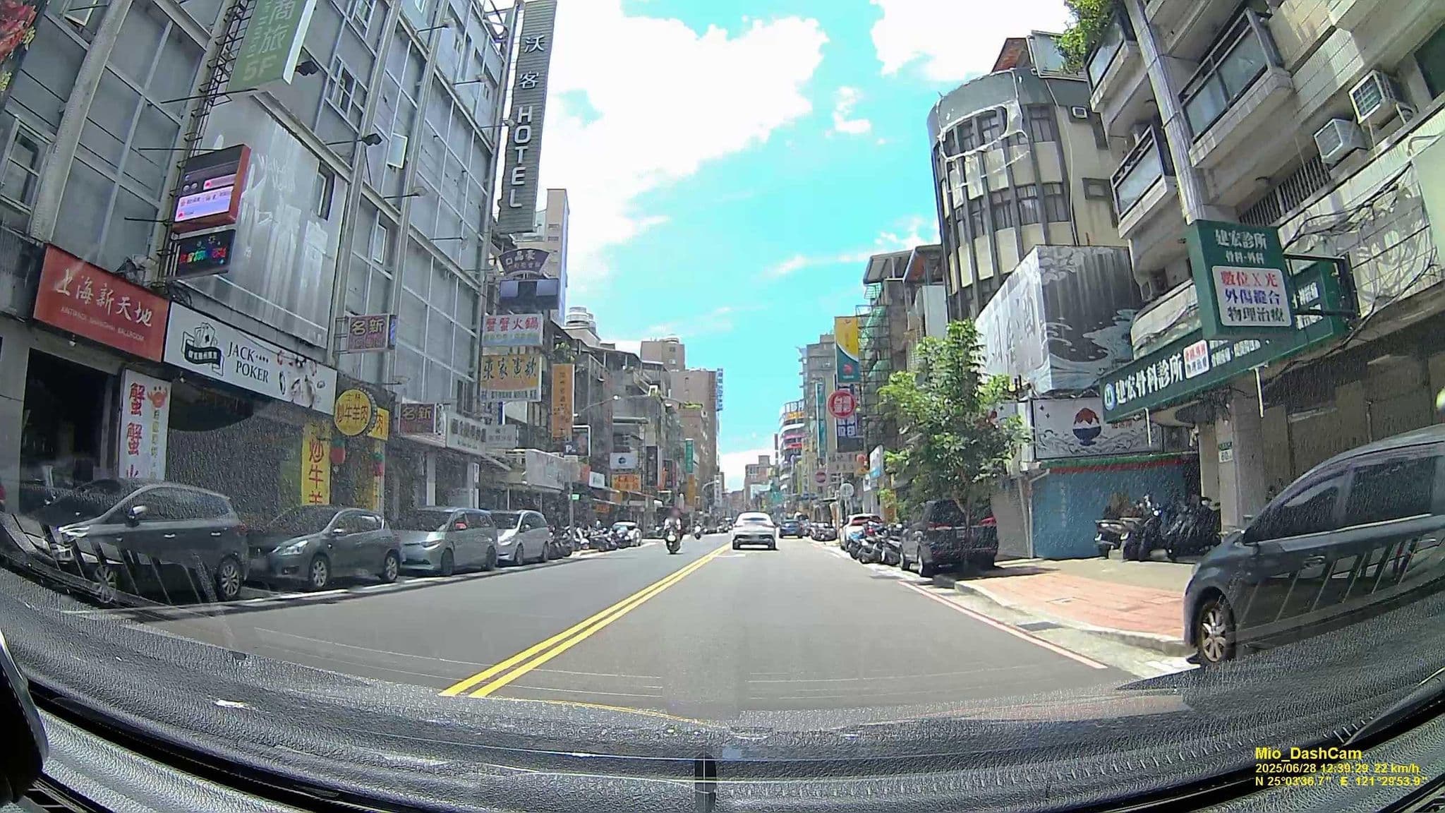 Street view near 沃客商旅 正義館, Taipei — © hcyen (CC BY-SA · Mapillary)