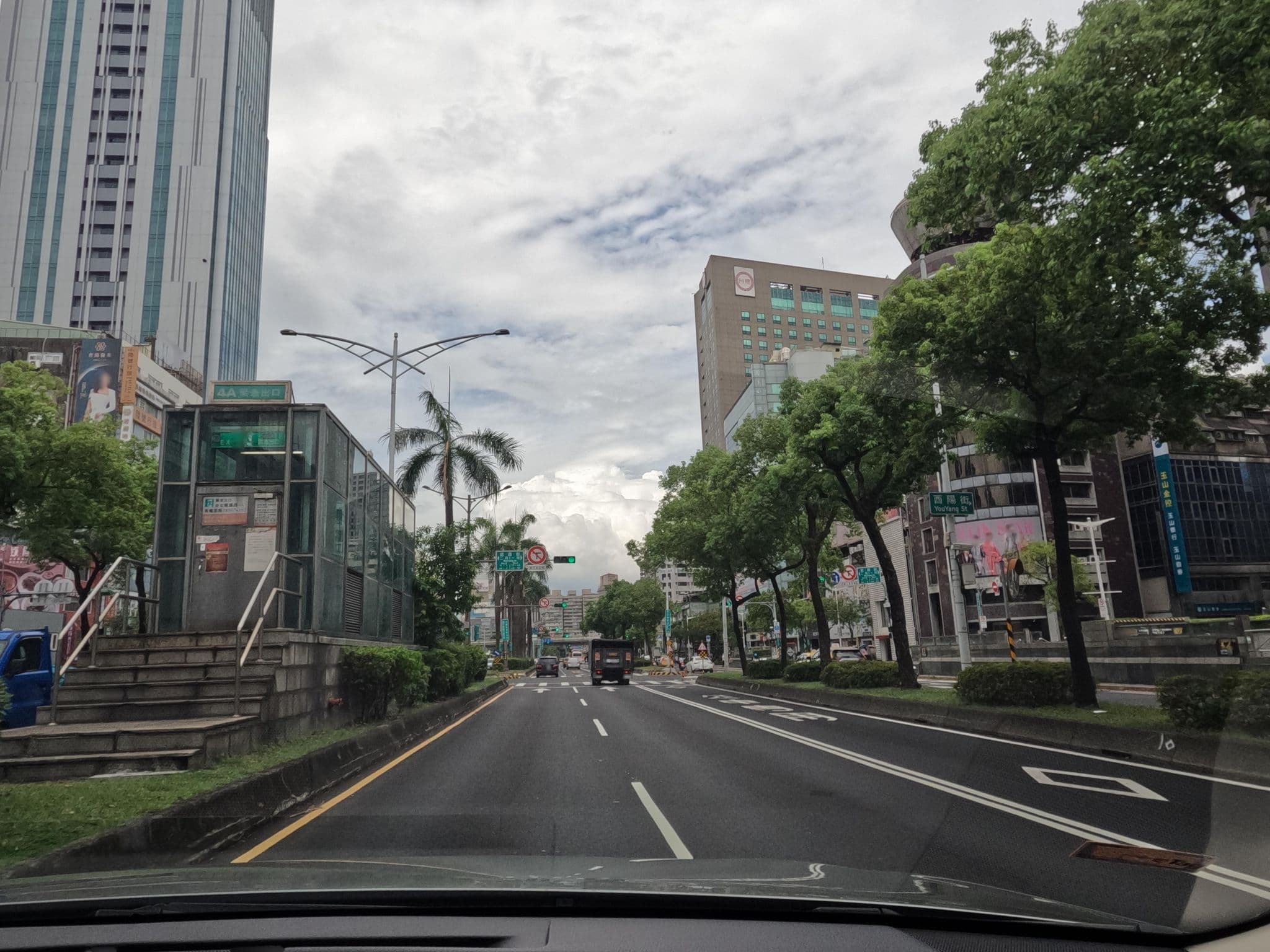 Street view near 悠閣二館, Taipei — © littlebtc (CC BY-SA · Mapillary)