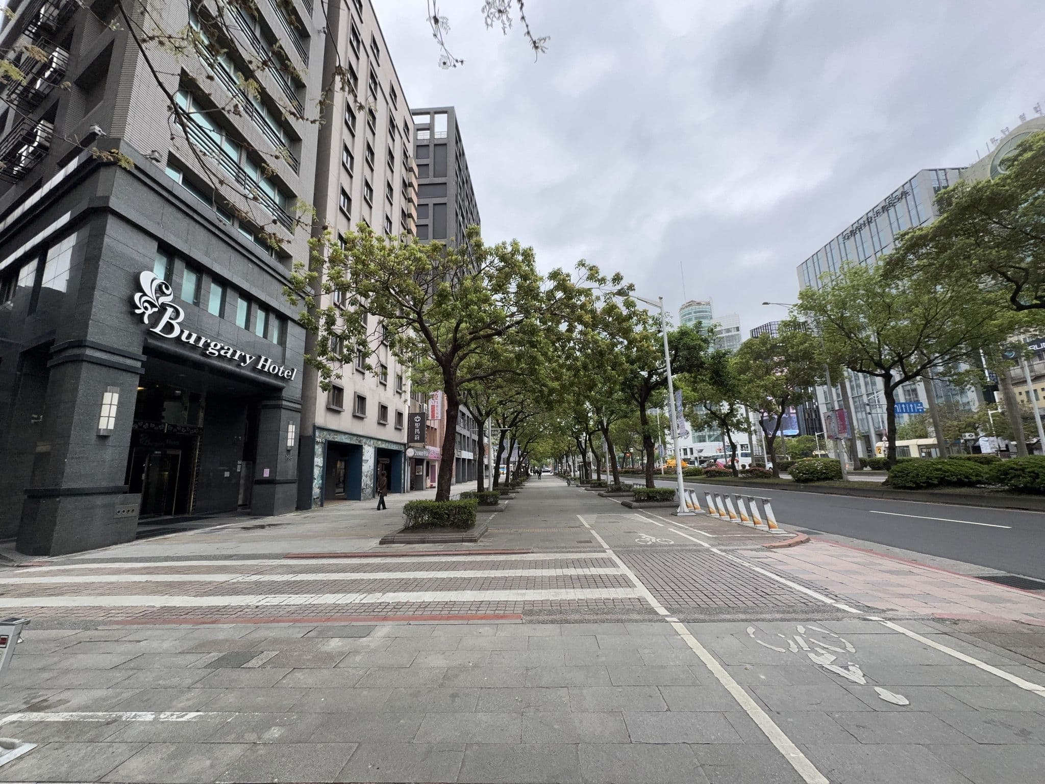 Street view near 寶格利時尚旅館 Burgary Hotel, Taipei — © filipb (CC BY-SA · Mapillary)