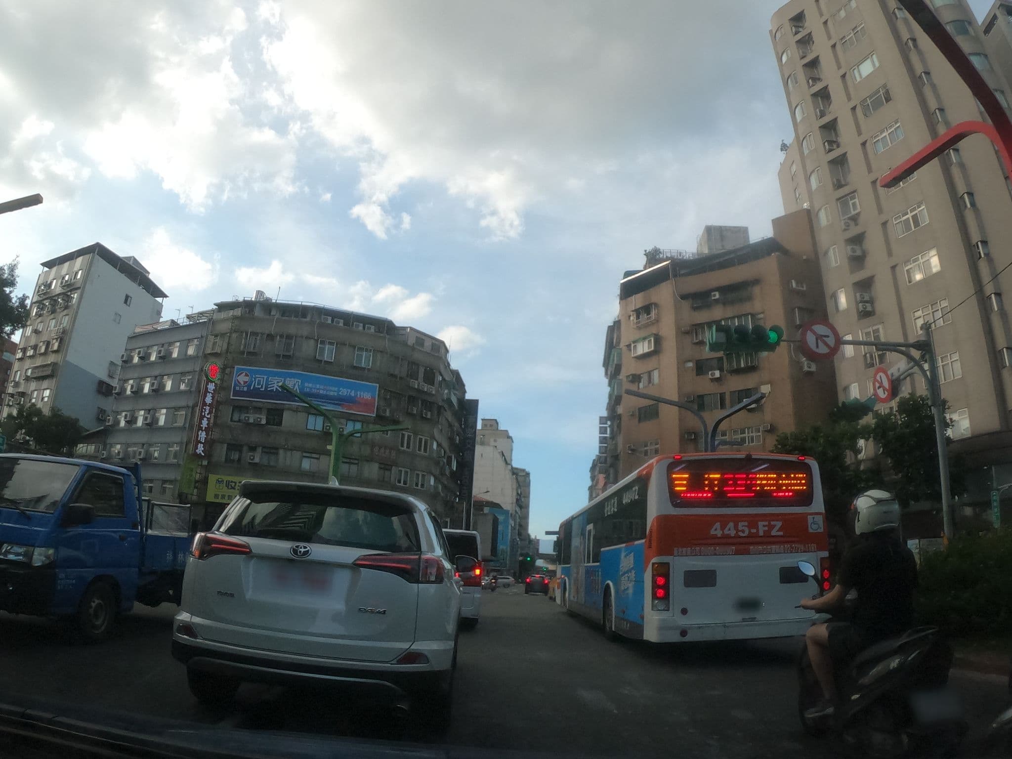 Street view near 台北漫步青年旅店 Meander Taipei, Taipei — © heretpe2019 (CC BY-SA · Mapillary)