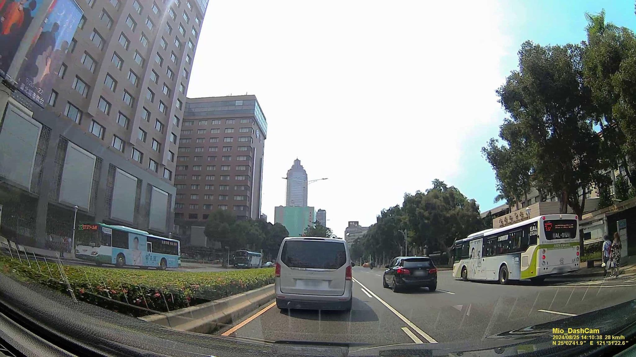 Street view near Sheraton Hotel Pool, Taipei — © hcyen (CC BY-SA · Mapillary)