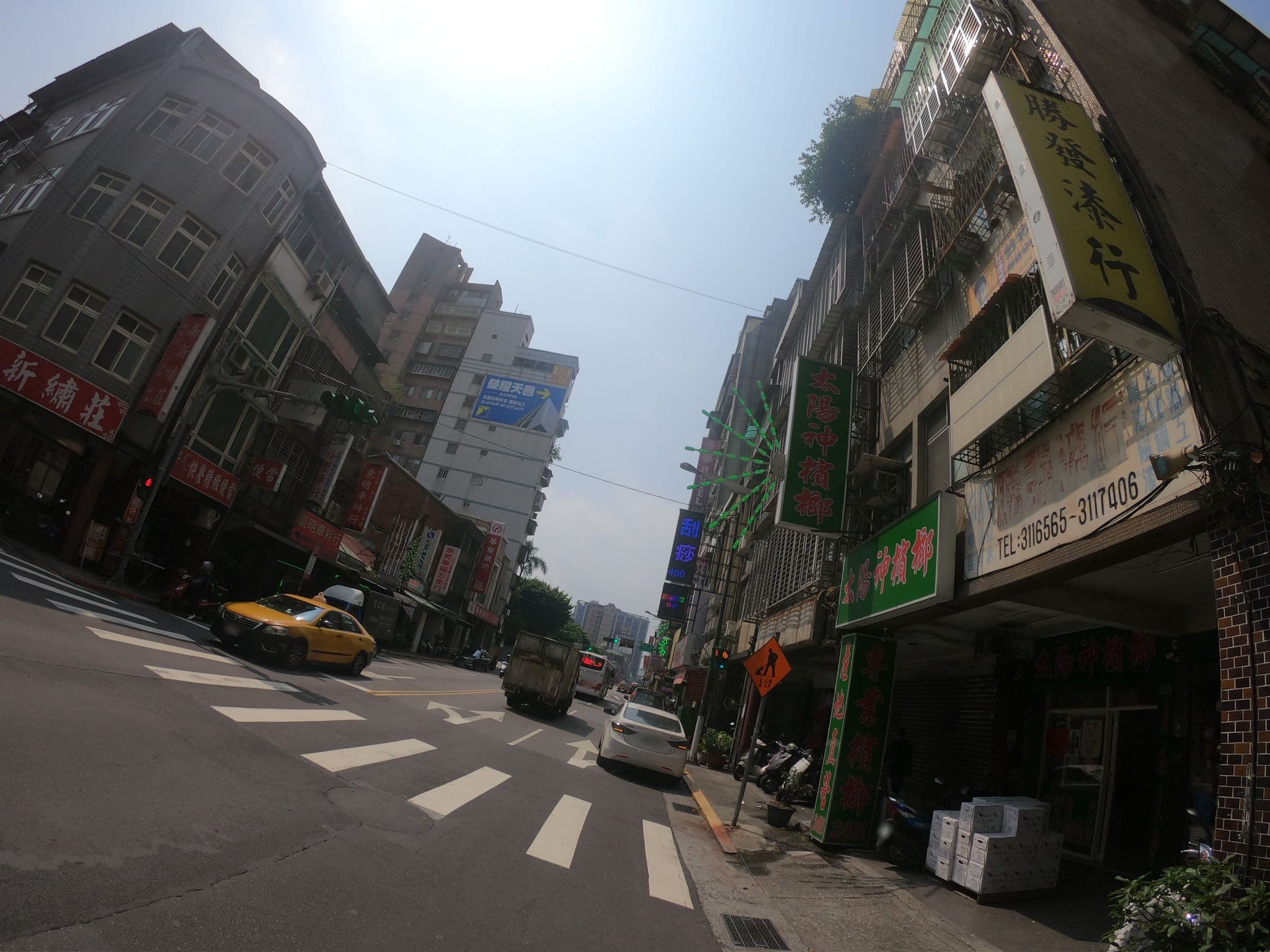 Street view near 麒麟大飯店, Taipei — © heretpe2019 (CC BY-SA · Mapillary)