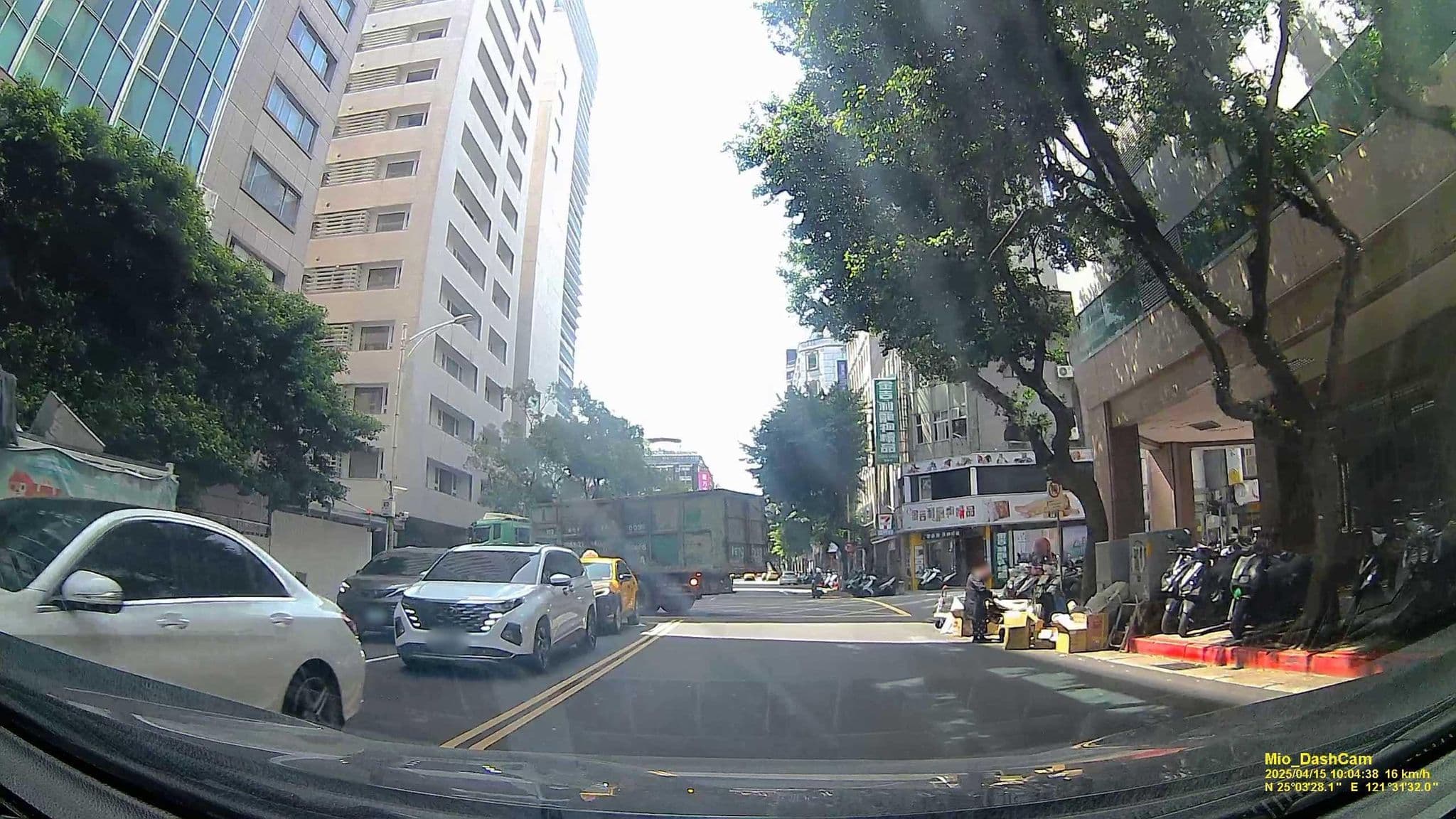 Street view near 華泰瑞舍 Gloria Residence, Taipei — © hcyen (CC BY-SA · Mapillary)