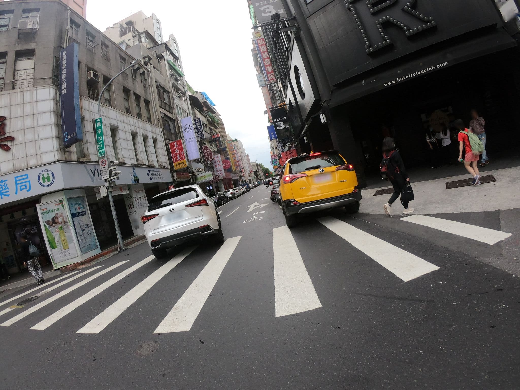 Street view near 旅樂序二館 Hotel Relax II, Taipei — © heretpe2019 (CC BY-SA · Mapillary)