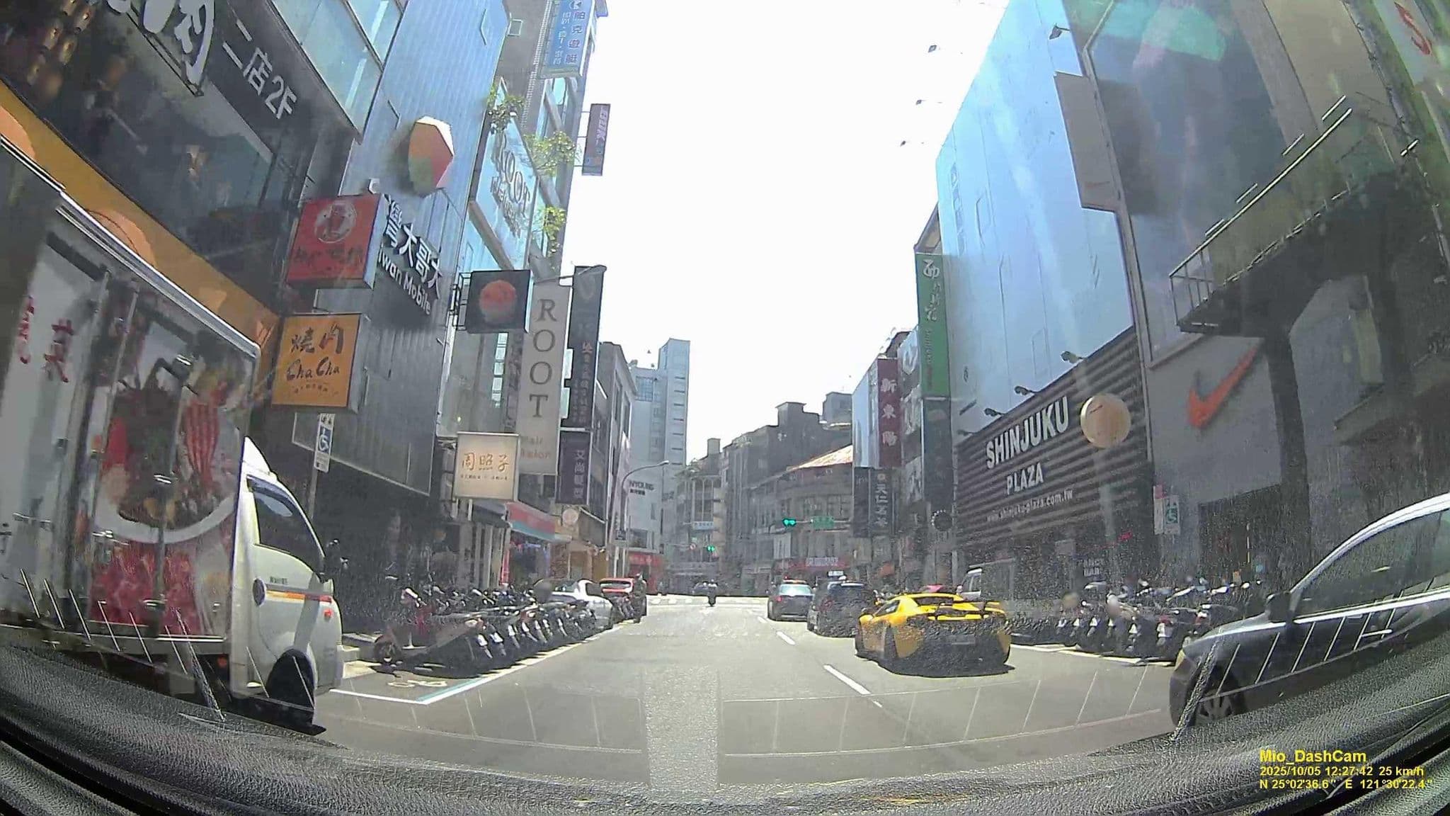 Street view near 米勒風尚行旅, Taipei — © hcyen (CC BY-SA · Mapillary)