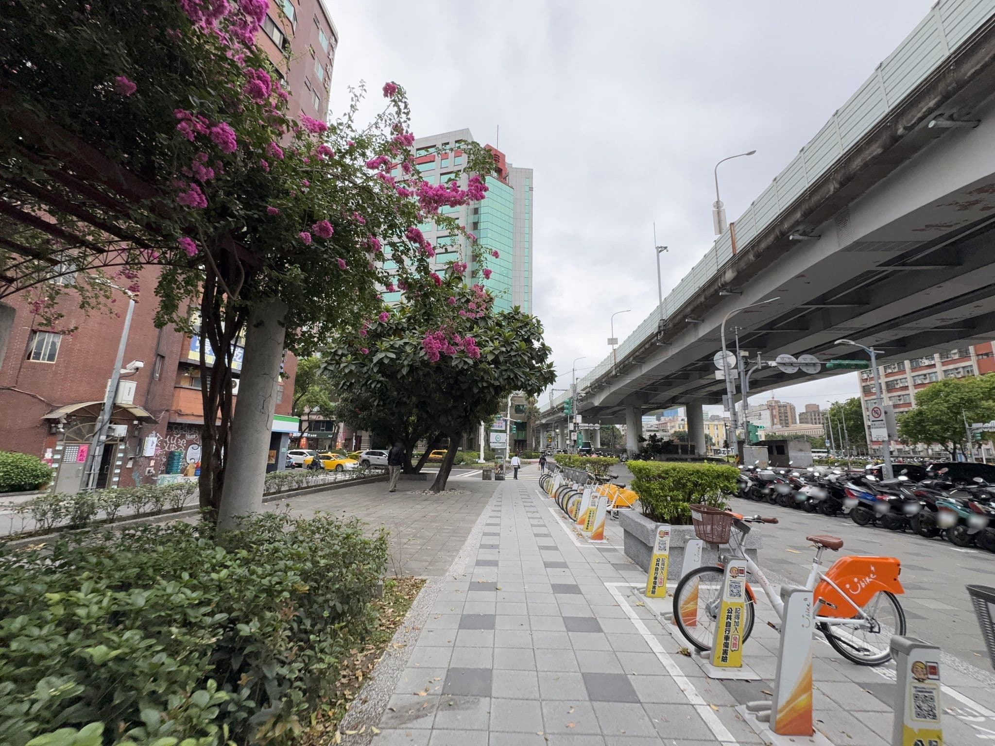Street view near Taiwan Hostel Happy Family, Taipei — © filipb (CC BY-SA · Mapillary)