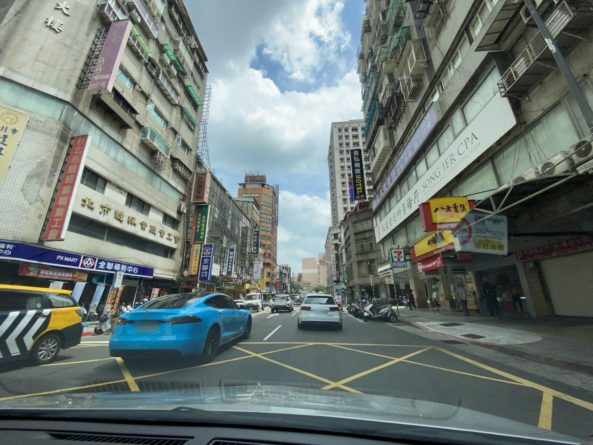 Street view near 城市商旅 City Suites 南西館, Taipei — © irvinfly (CC BY-SA · Mapillary)