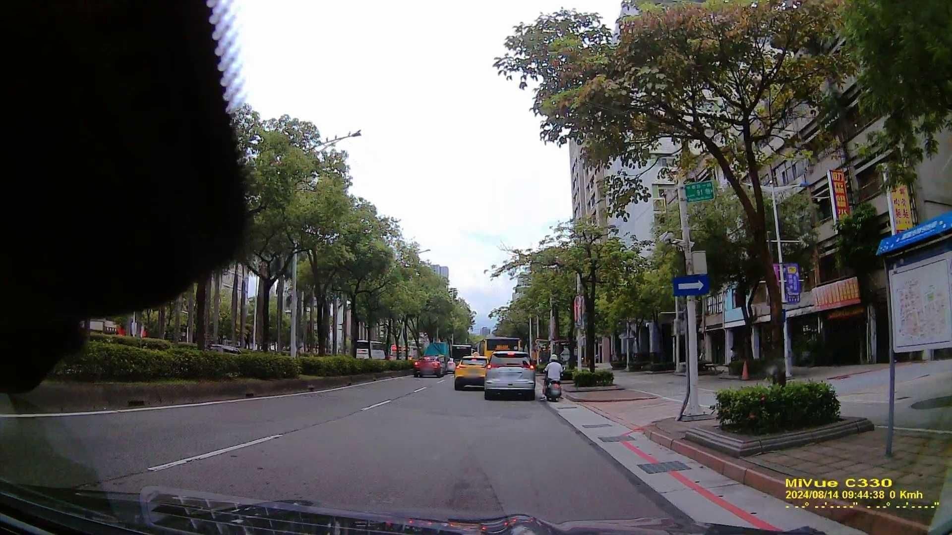 Street view near Big Foot Hostel, Taipei — © hcyen (CC BY-SA · Mapillary)