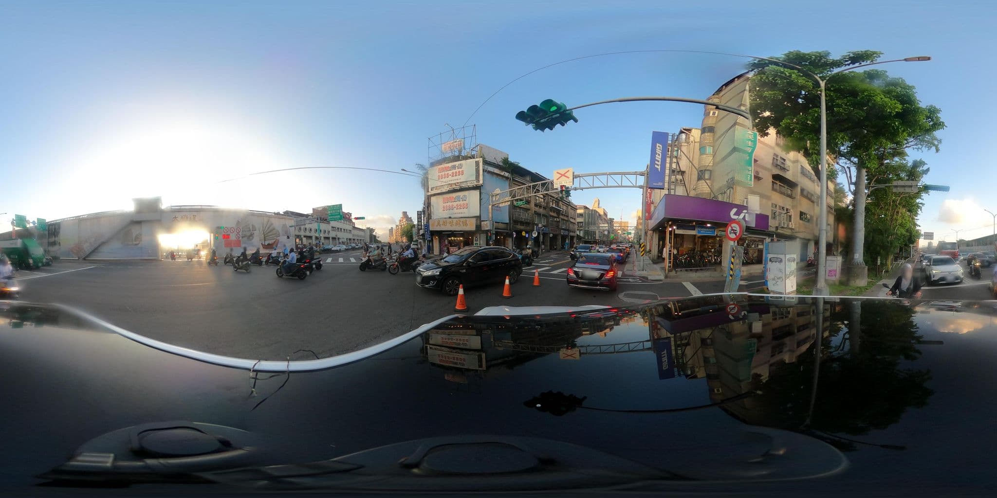 Street view near di hua jie stay, Taipei — © lisbethw1130 (CC BY-SA · Mapillary)