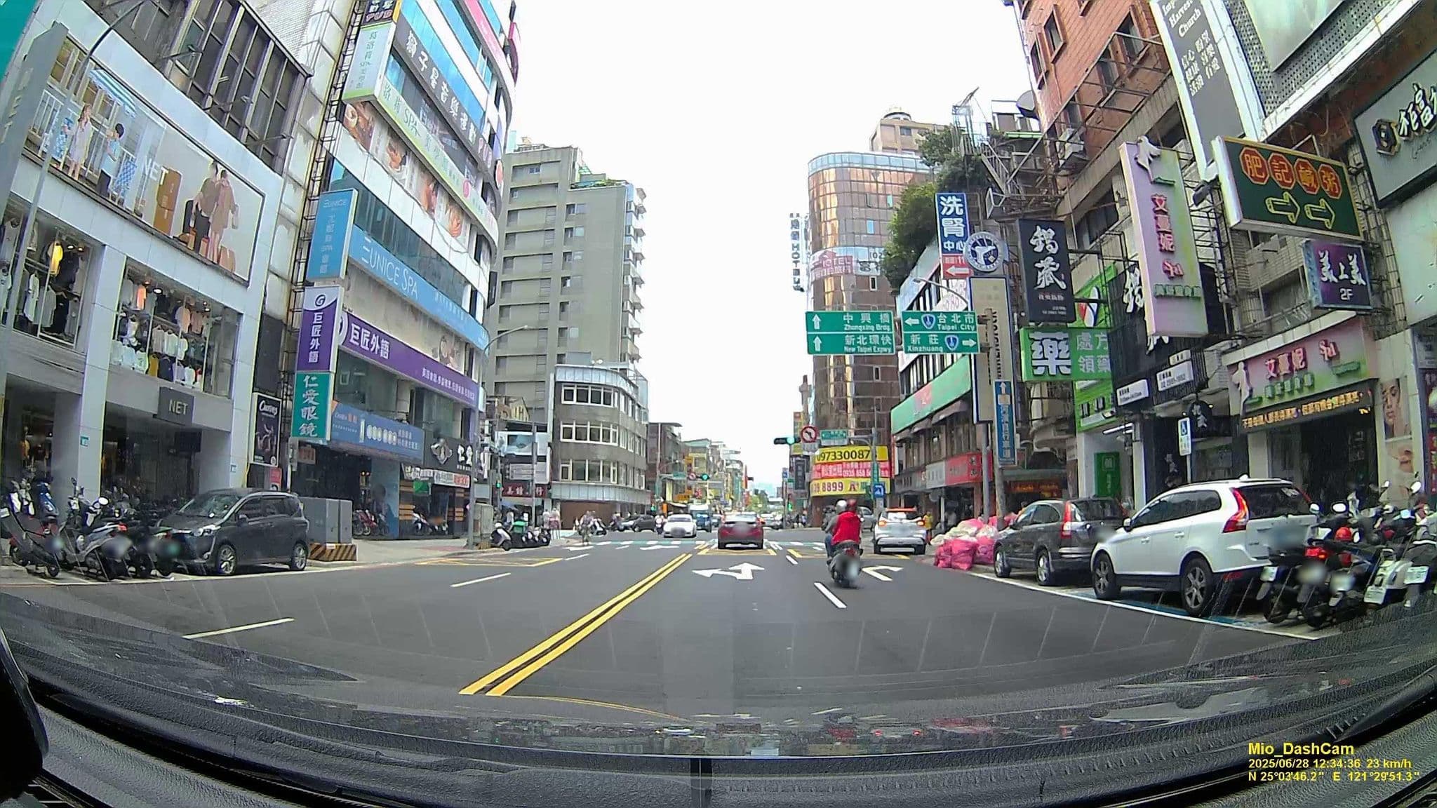 Street view near 名流旅社, Taipei — © hcyen (CC BY-SA · Mapillary)